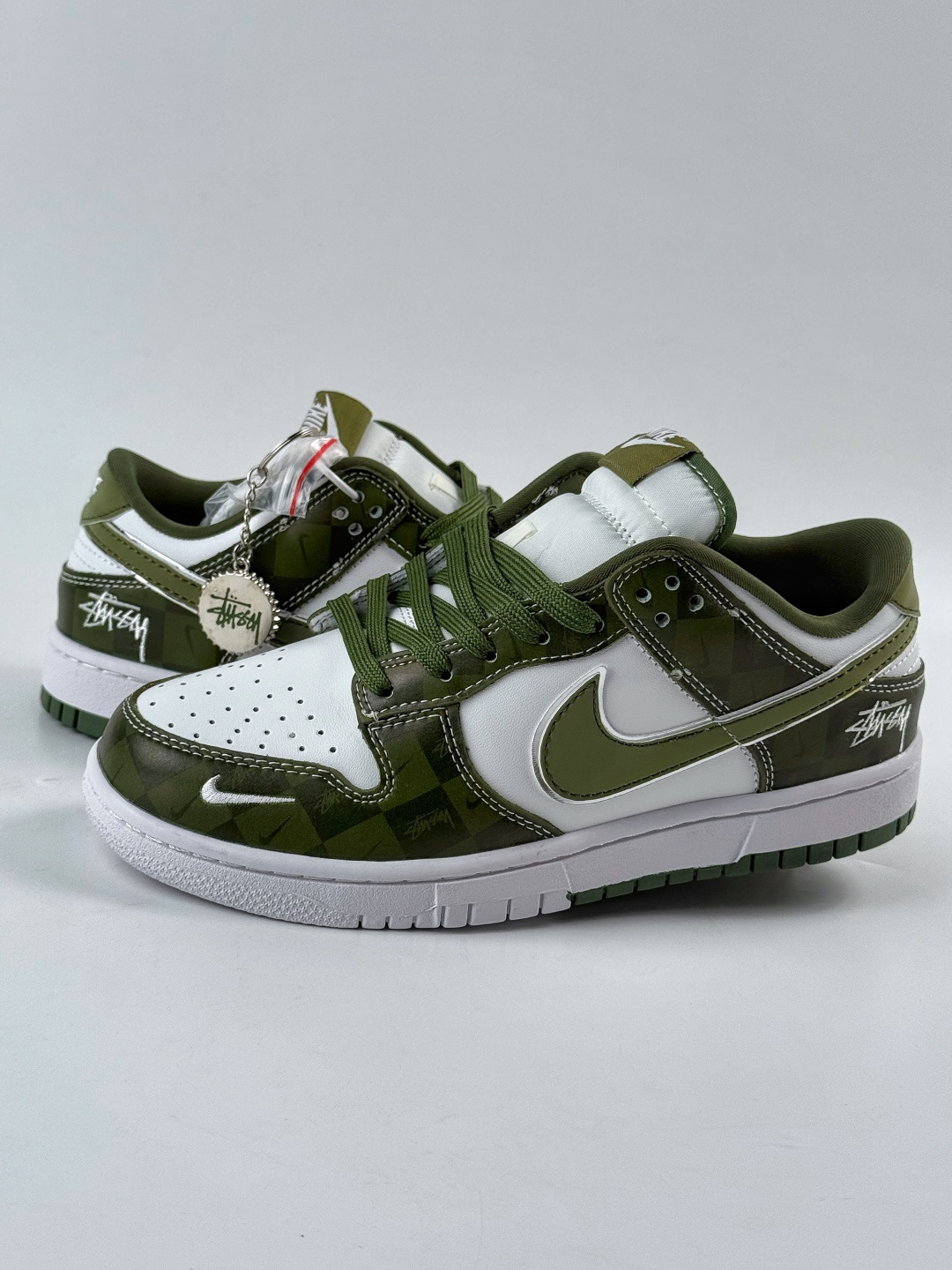 Nike SB Dunk Low x Stussy Zielono-Biały Swoosh DG1988-010
