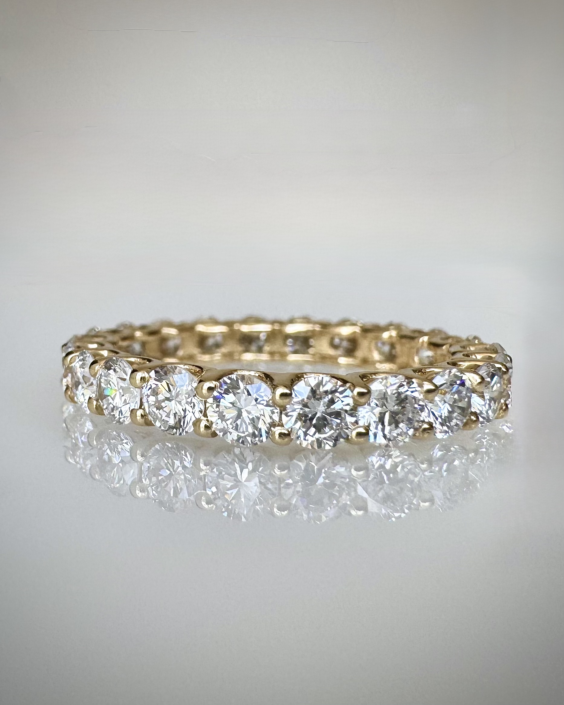 14K kultainen eternity-timanttisormus 2,18 ct