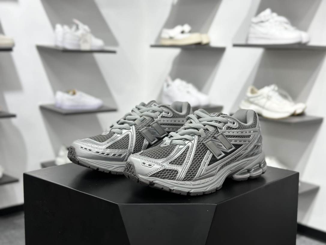 New Balance  M1906REH