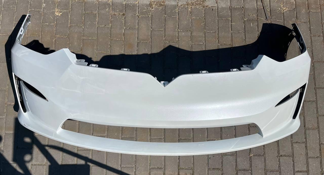 Передній бампер на Tesla MX білий (голий, без парктроніків)