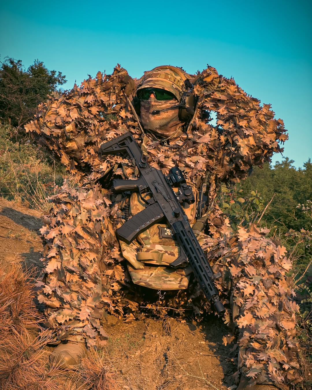Маскувальний костюм "LAPA GEAR GHILLIE V9 MULTICAM/ОСІНЬ" від українського бренду "LAPA GEAR".