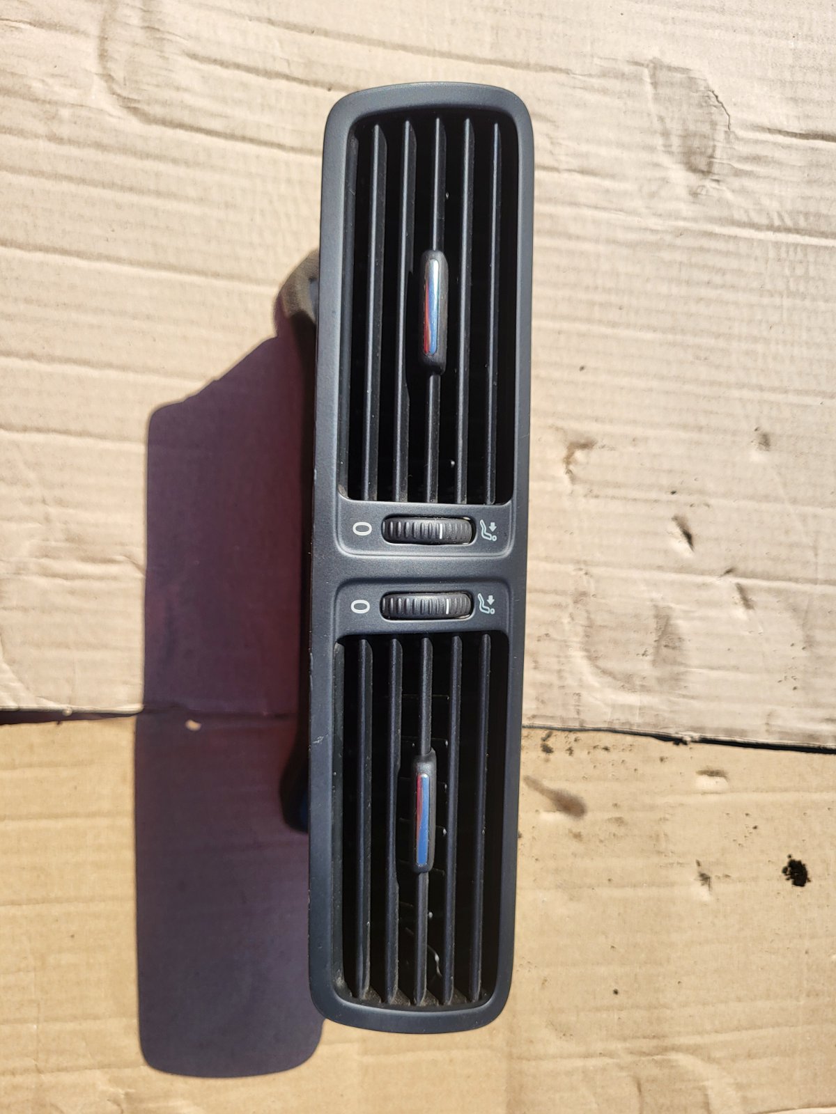 Центральний дифлектор Passat B6