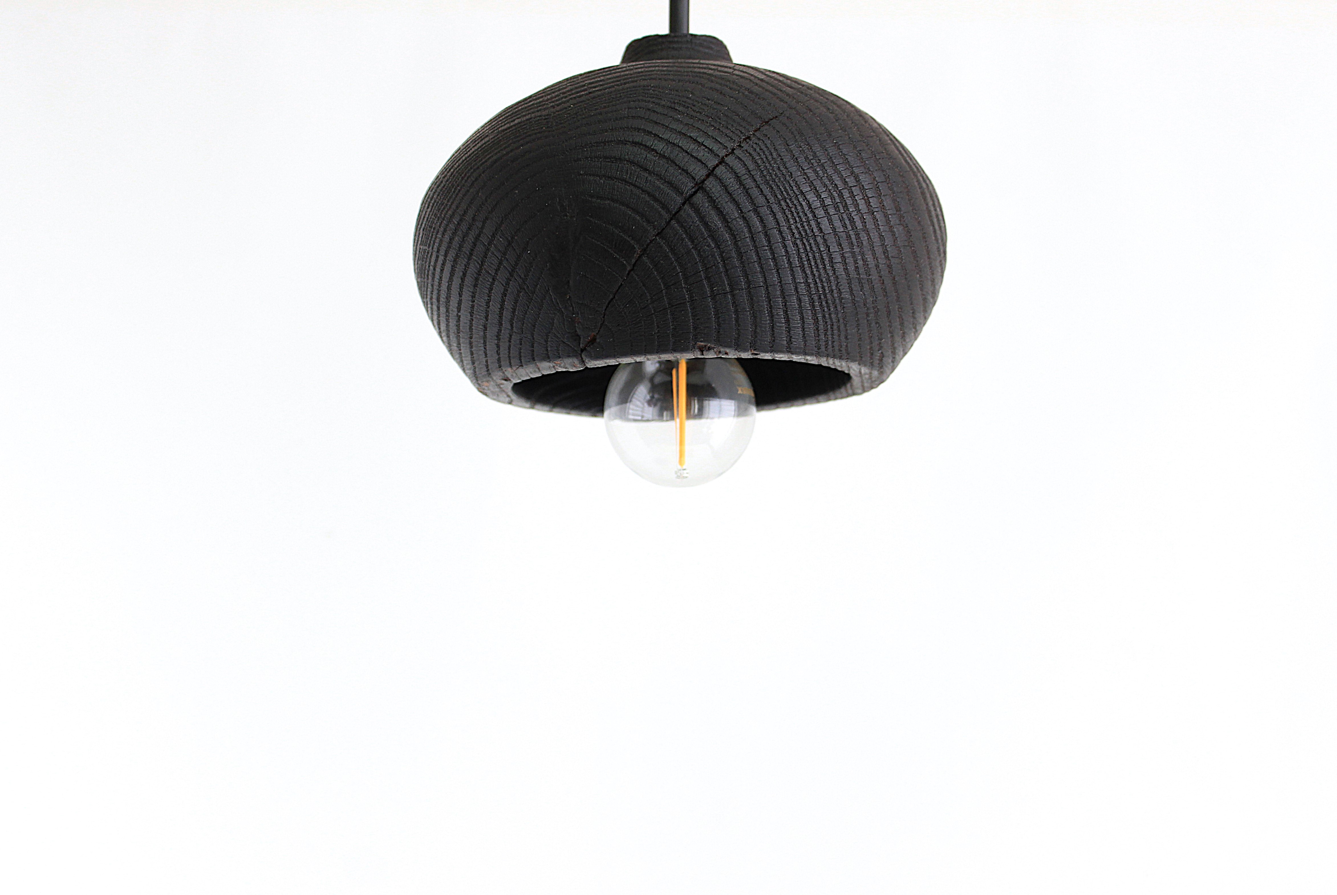 Чорна  люстра з дуба ручної роботи