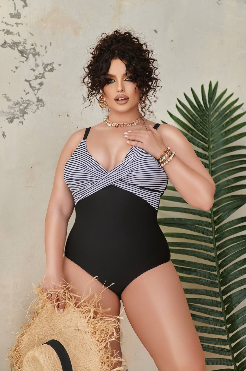 Суцільний купальник