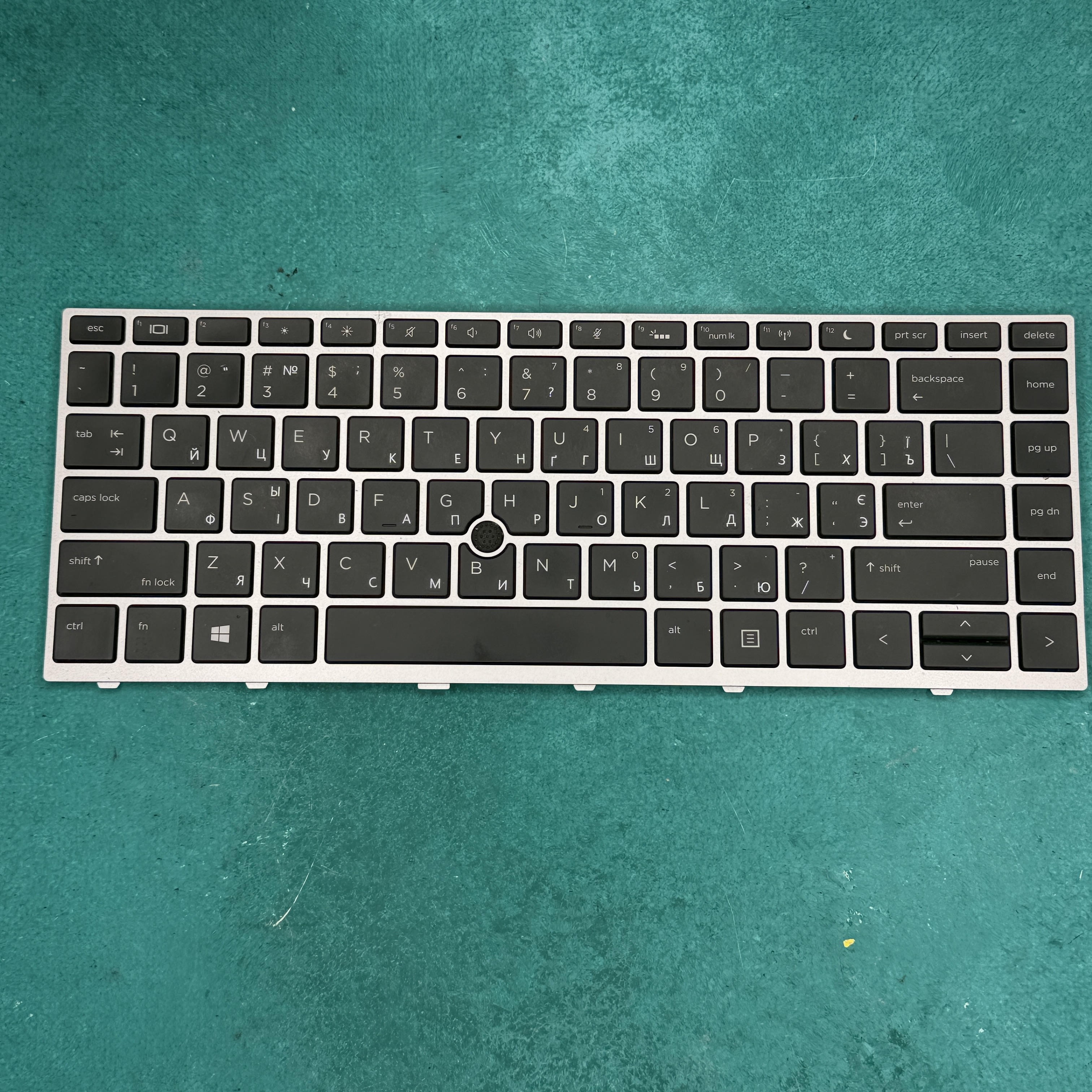 Клавіатура (з підсвіткою та трекпоінтом, UA/RU)	Оригінал	HP ProBook 640 G4	L00737-001 / SN9170BL