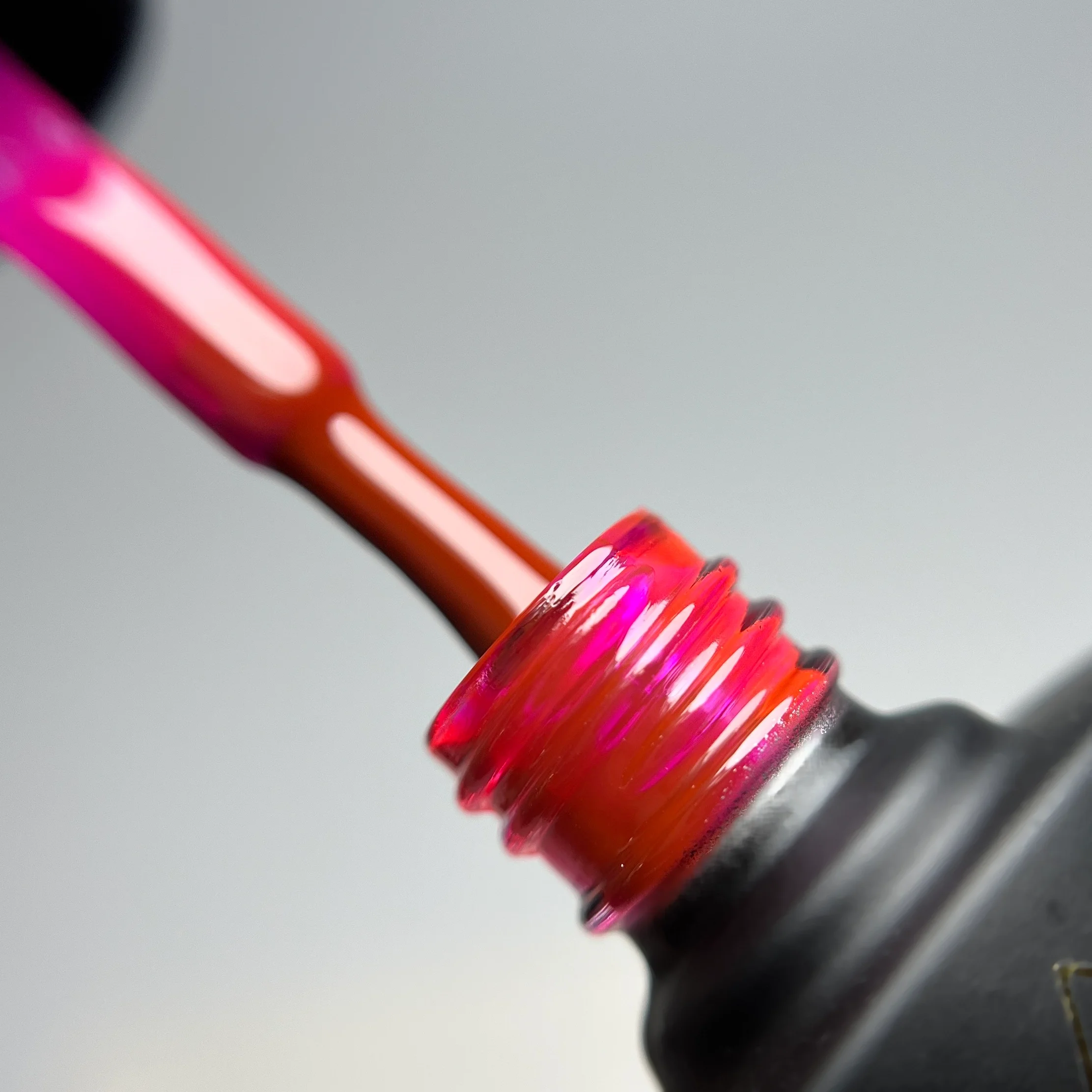 IZZY Bloom Pink рожевий вітражний гель-лак, 10ml