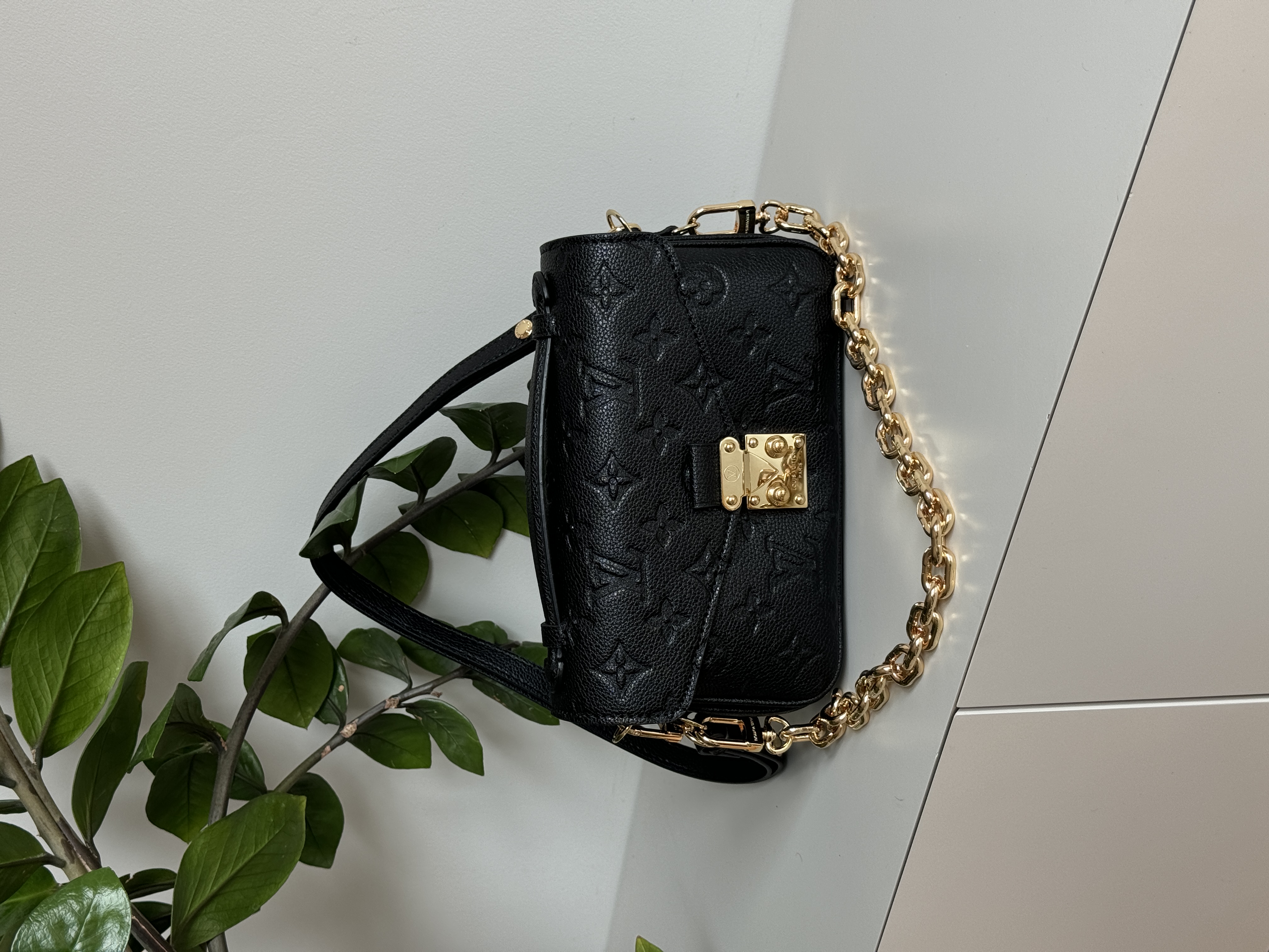 Louis Vuitton Pochette Metis East West Bag Black