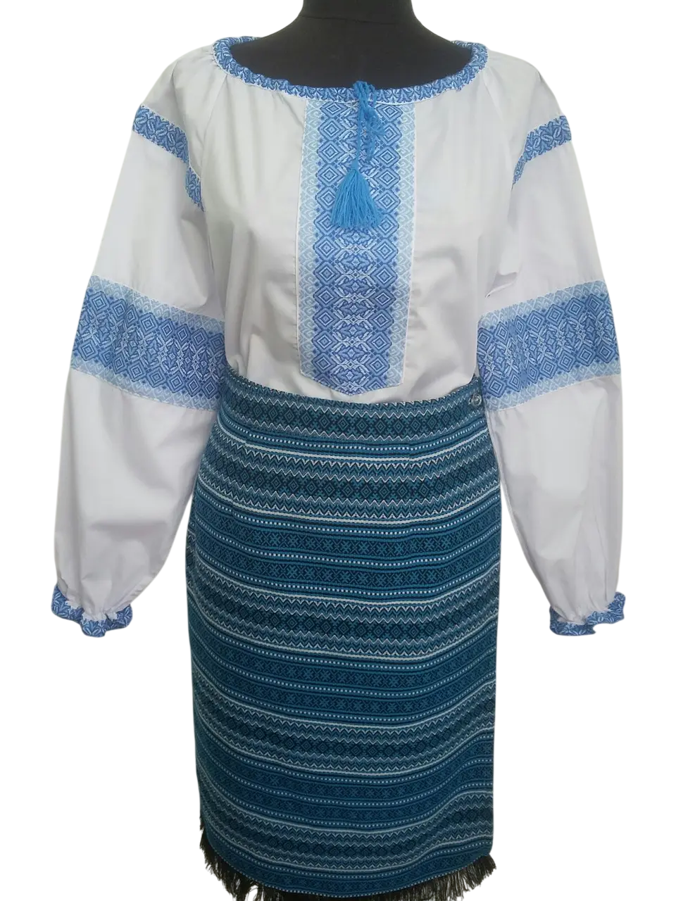 Жіночий костюм в українському стилі сорочка і плахта блакитний