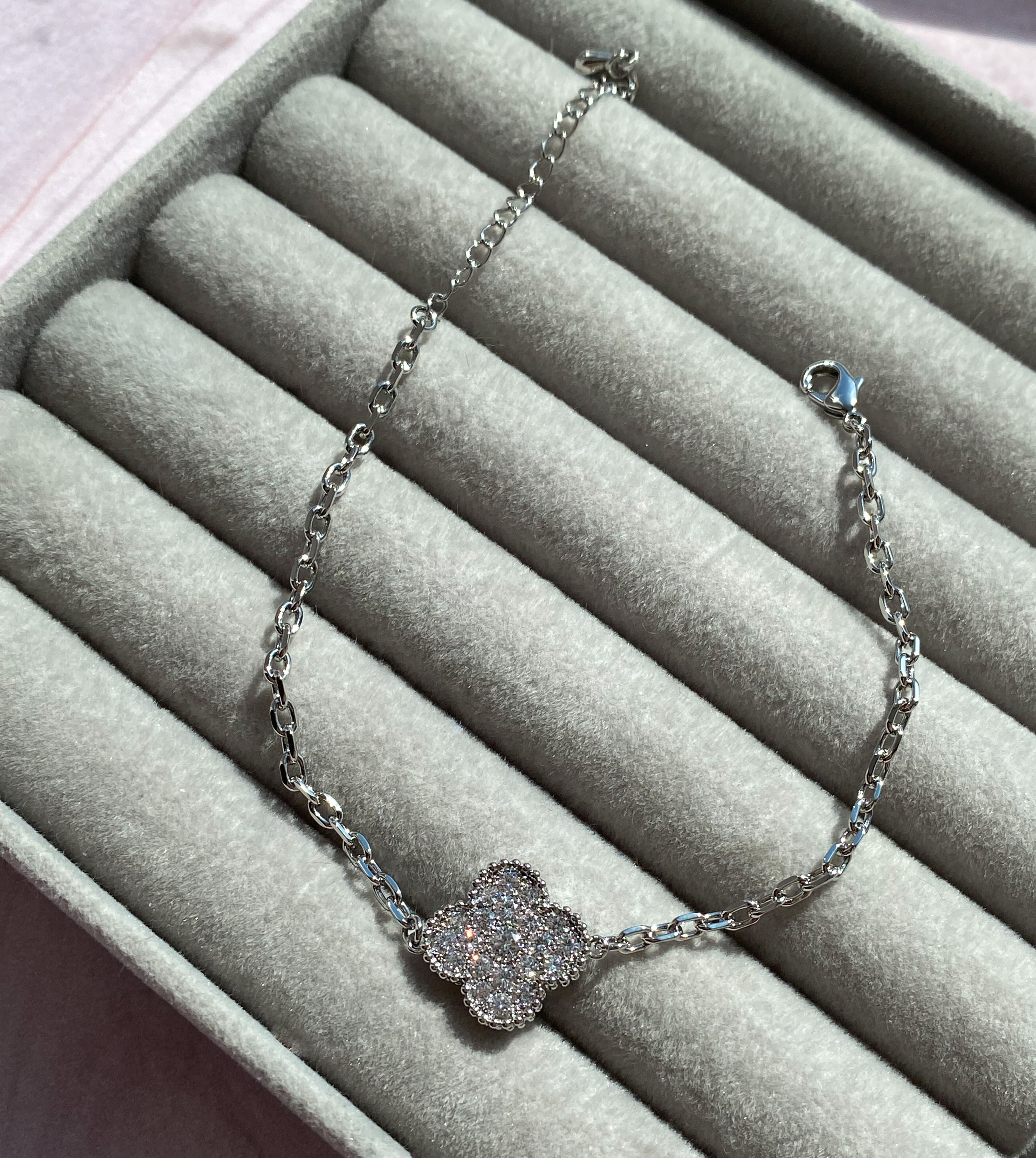 Браслет клевер в камінчиках