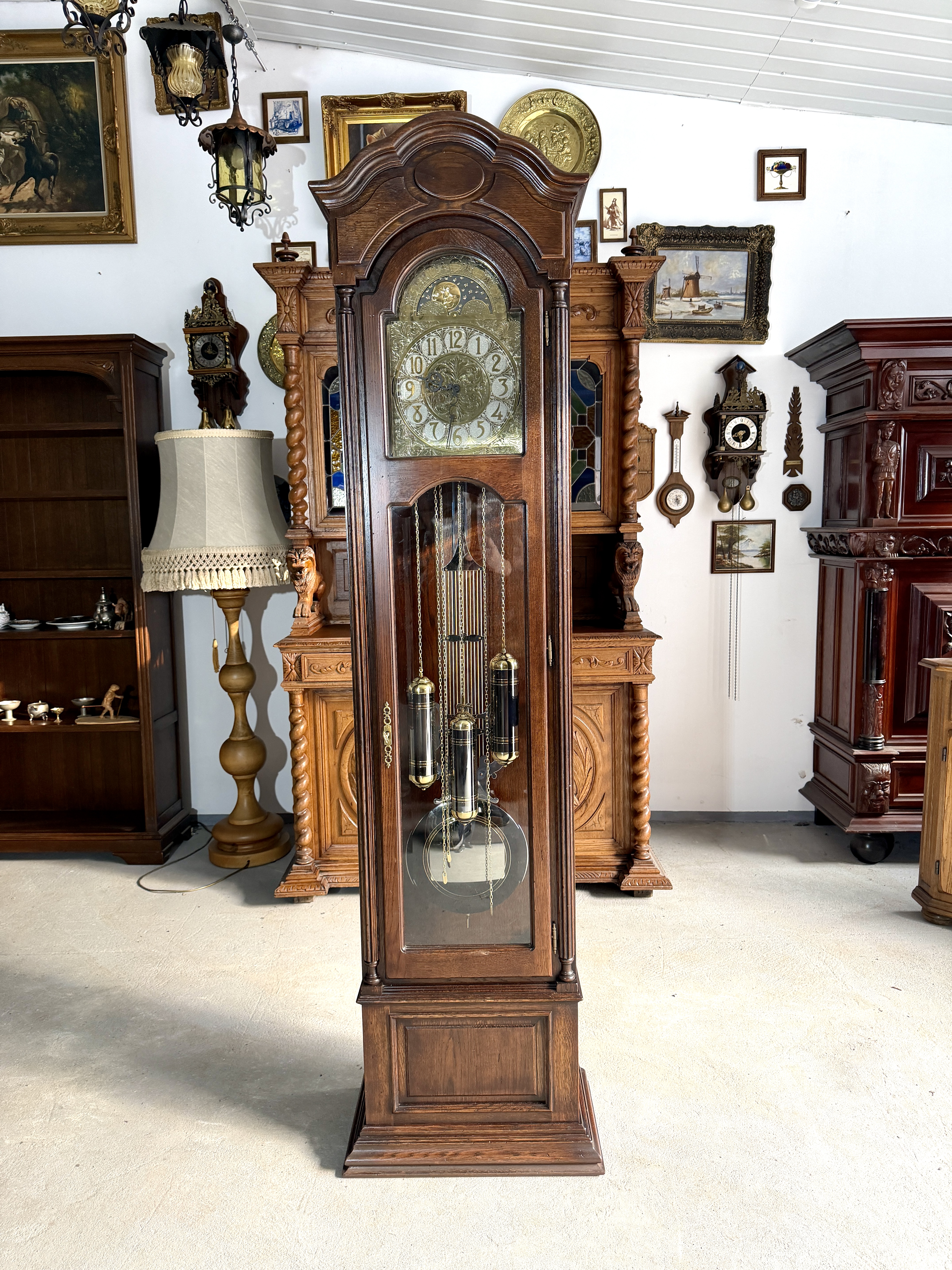 Підлоговий годинник із темного дуба