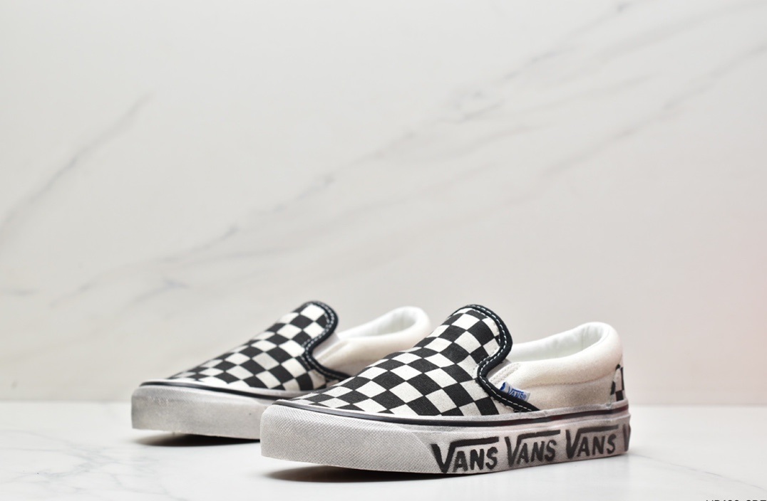 Dark Vans Classic Slip-On