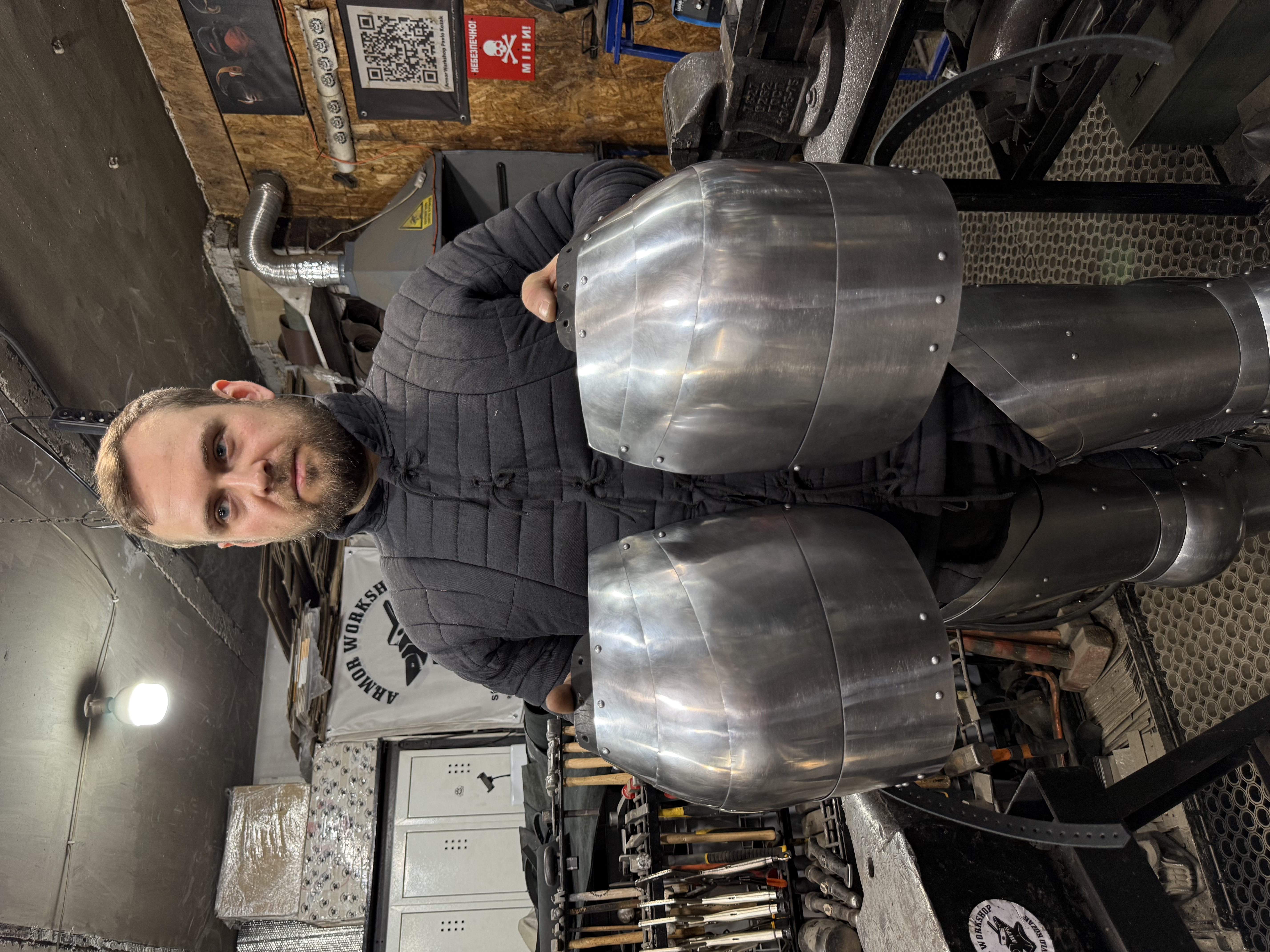 Armor shoulders model 3 « wide back»