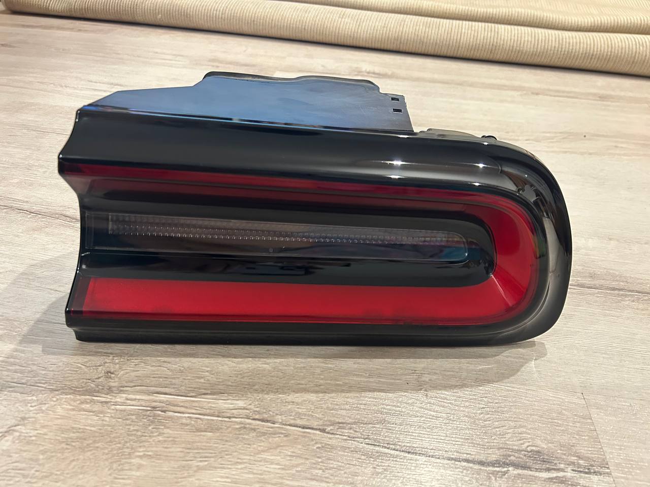 Dodge Challenger б.у оригінал Права в крило 2015 - 2023 роки