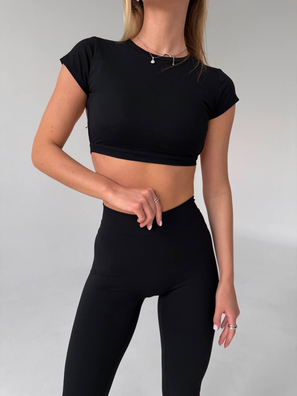 Комплект Premium якості топ та Лосини з V-подібною збіркою с PUSH-UP єфектом 04 в кольорі чорний