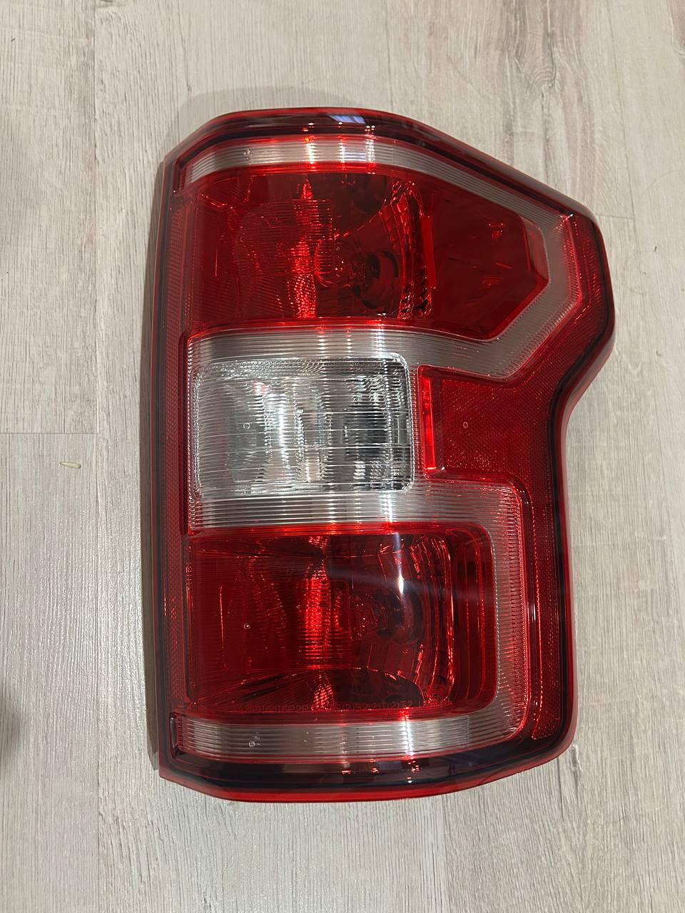 Б.у оригінал Ford F150 права в крило 2018 - 2020 роки