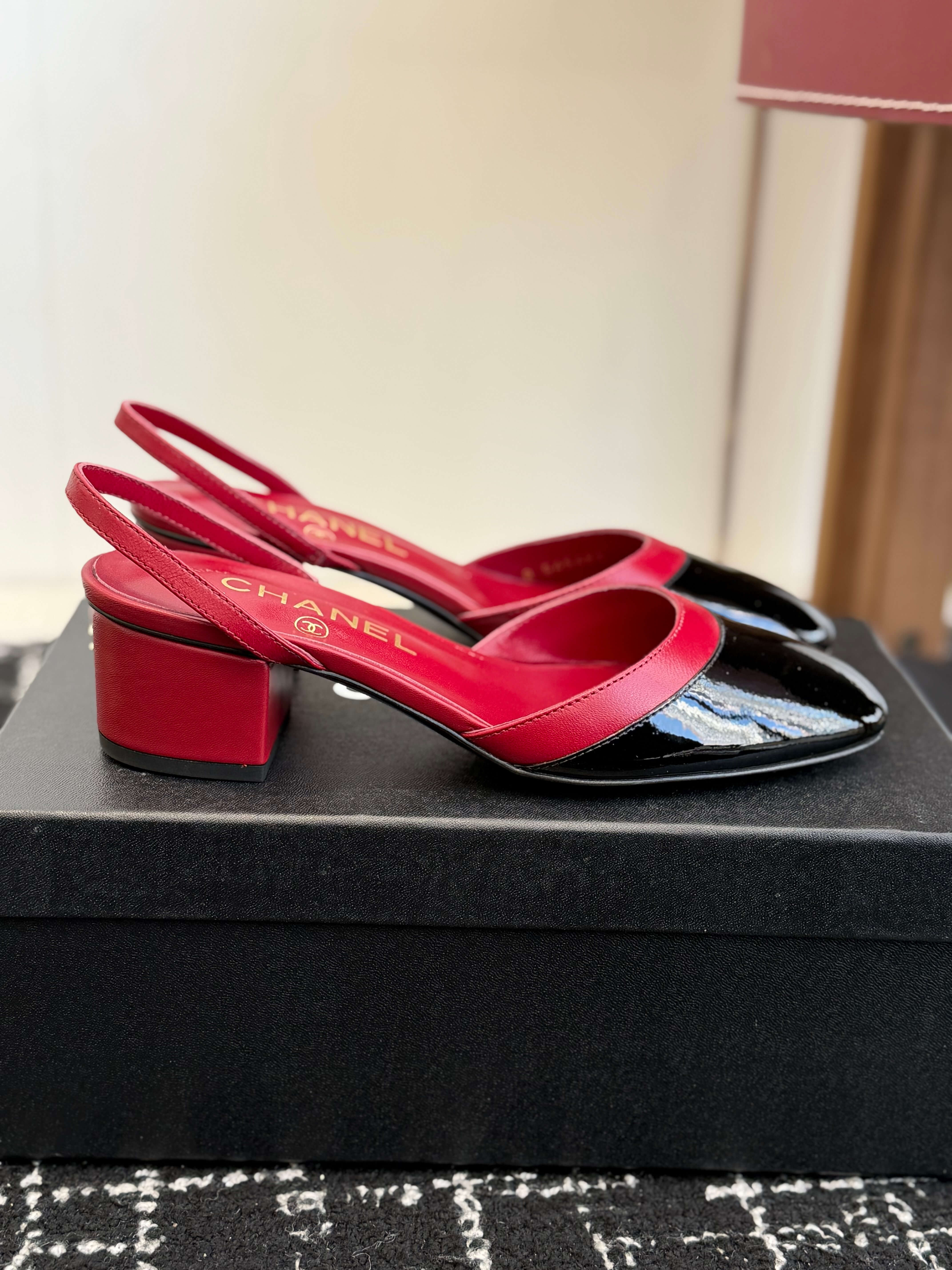 Chanel босоніжки