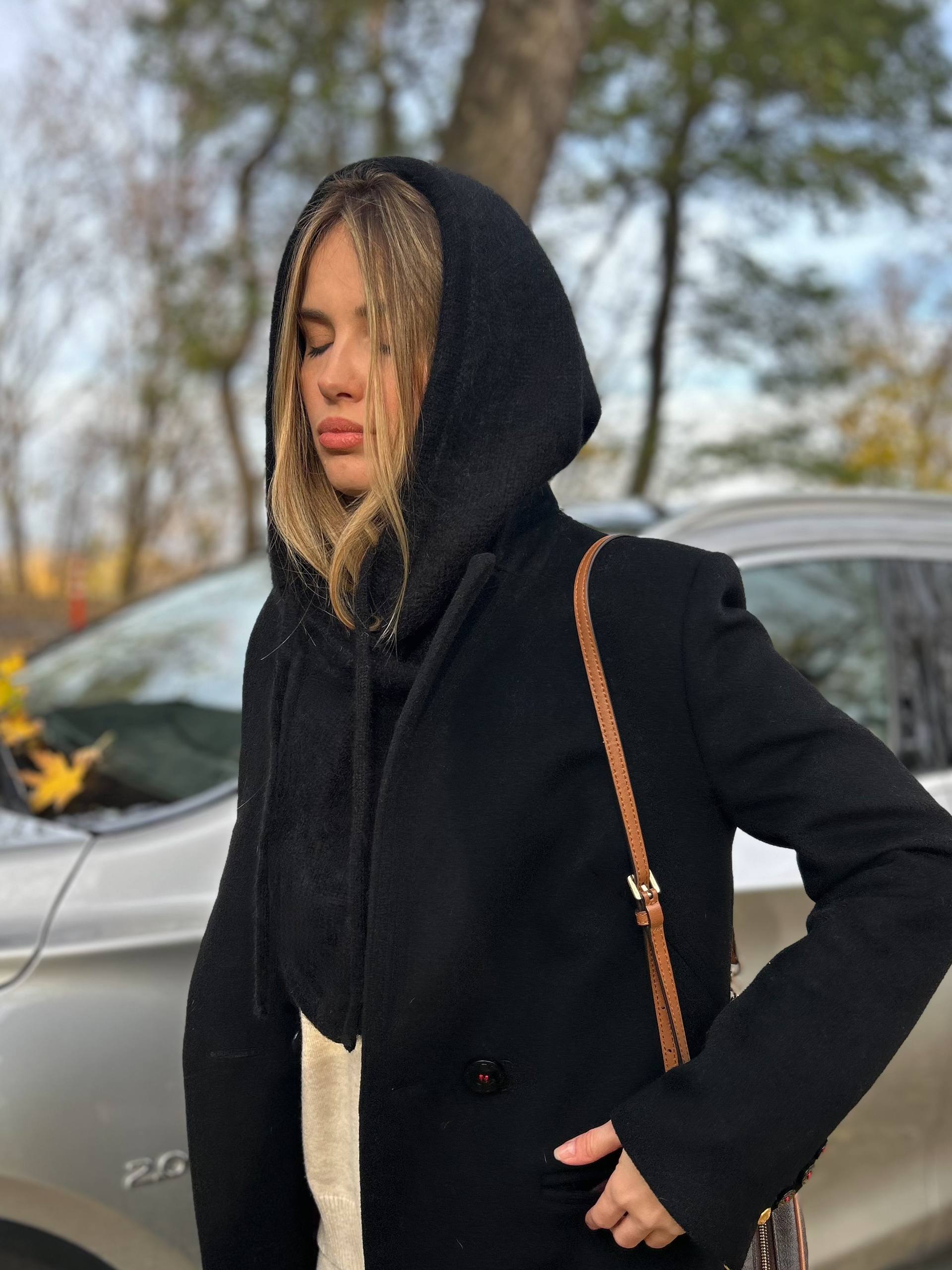 Капор на кнопках чорний