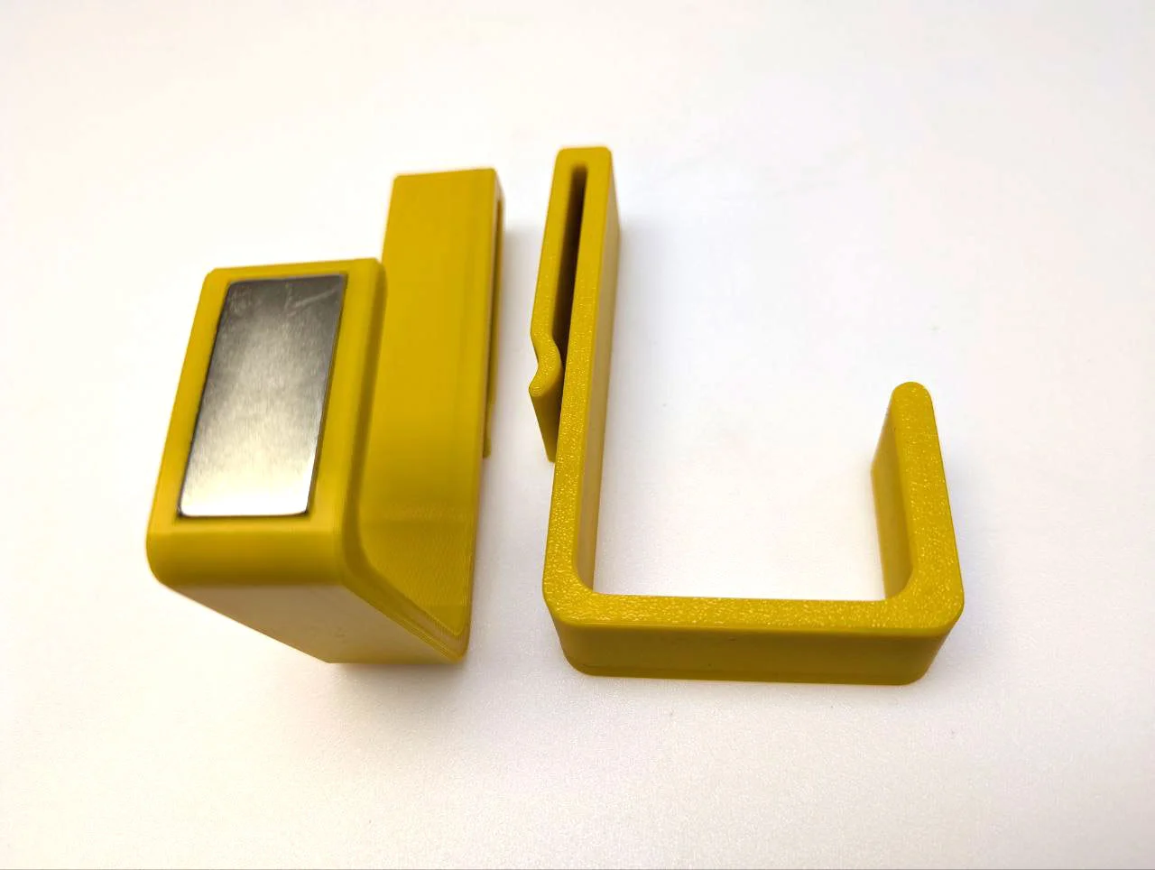 Поясний тримач з магнітом