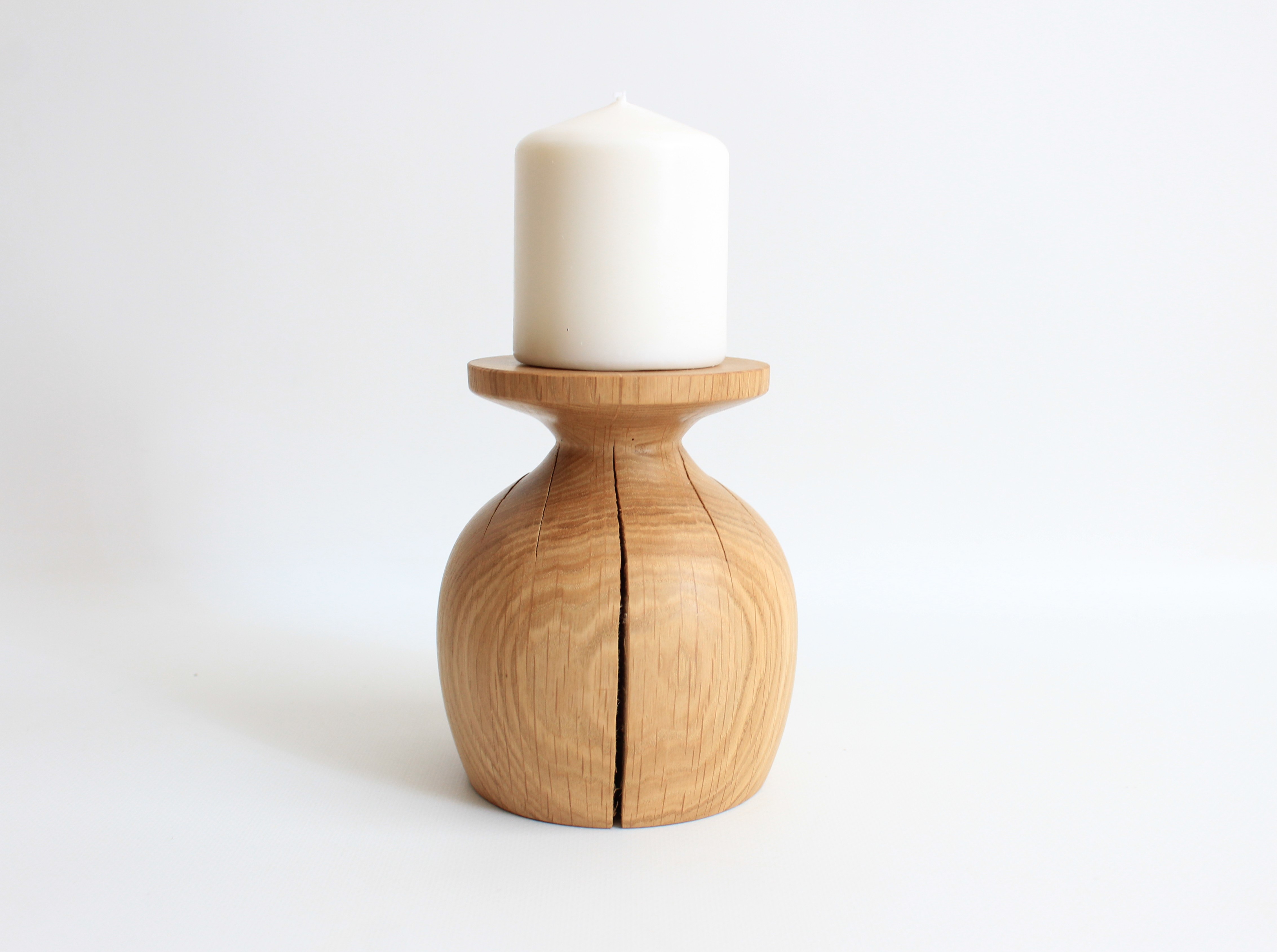 Дерев'яний свічник з дуба ручної роботи