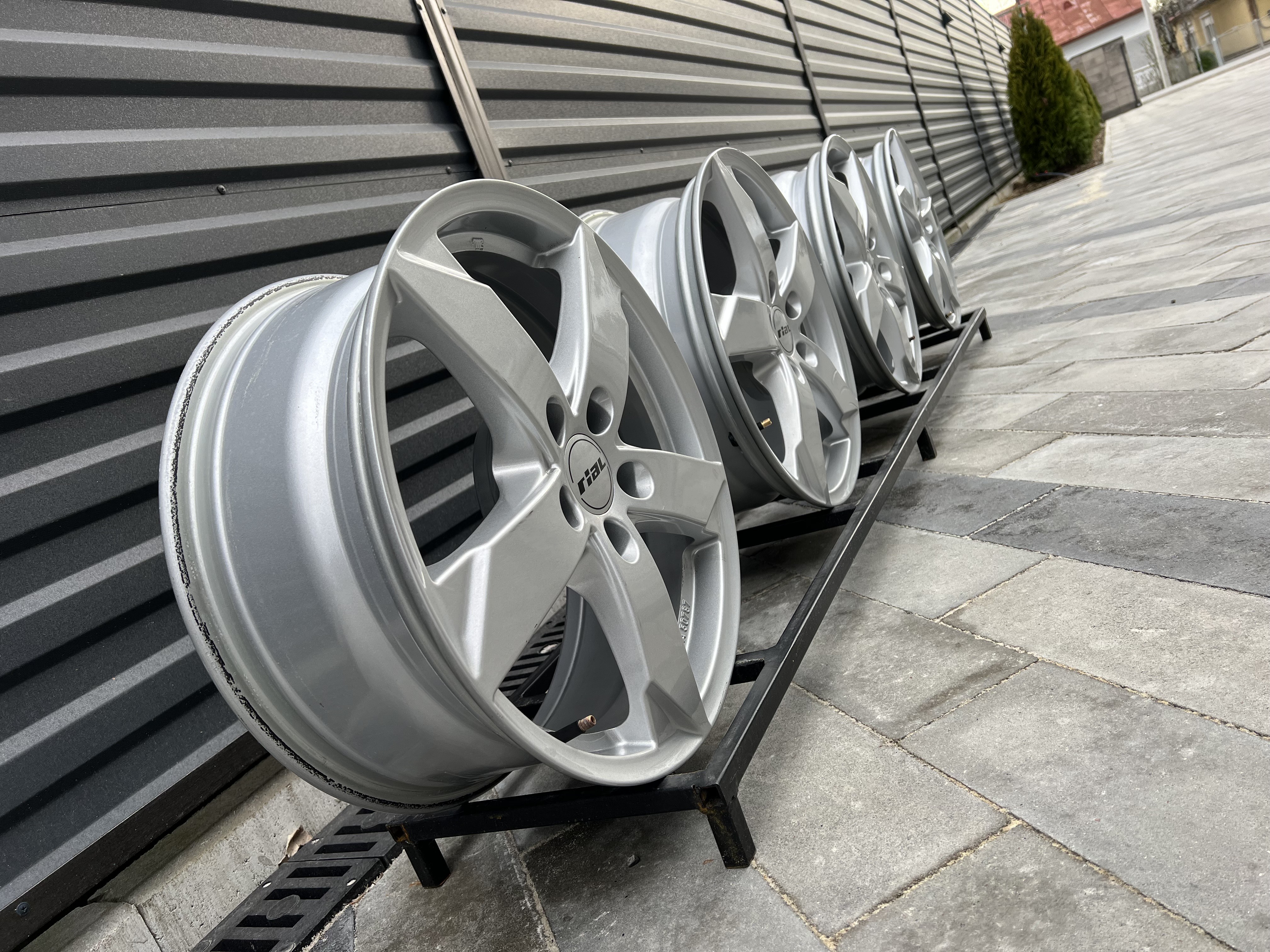 Диски Rial 17R 5x112 7J ET39 DIA57.1 Audi VW Golf Skoda Seat