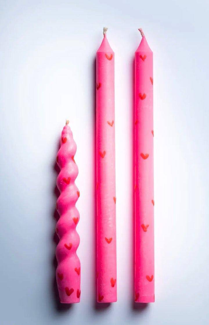 Love-is-Love – столові рожеві свічки у червоне серденько, набір з 3 шт