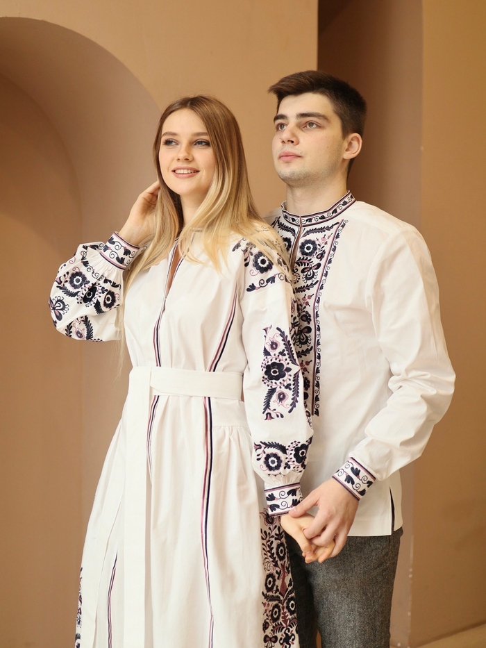 Сукня міді біло-кремового відтінку та чоловіча вишиванка