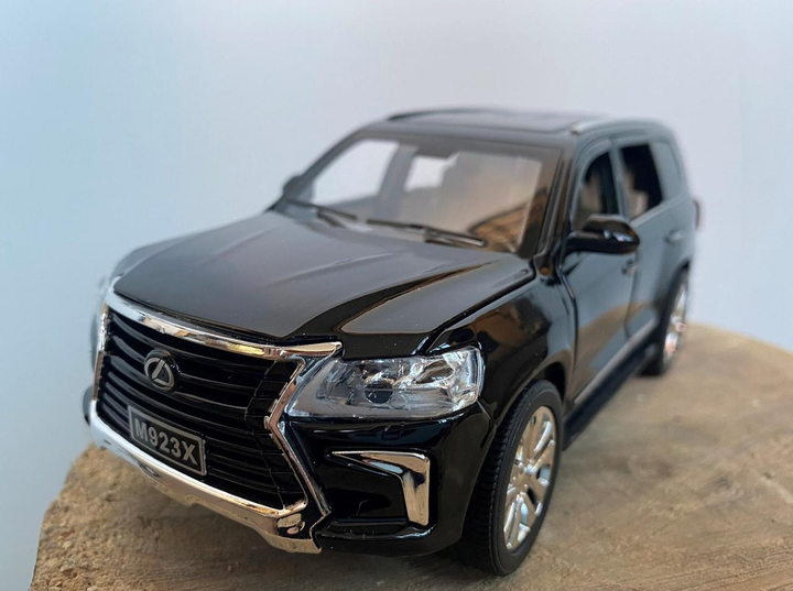 Масштабна модель автомобіля Lexus Lx570 1:24