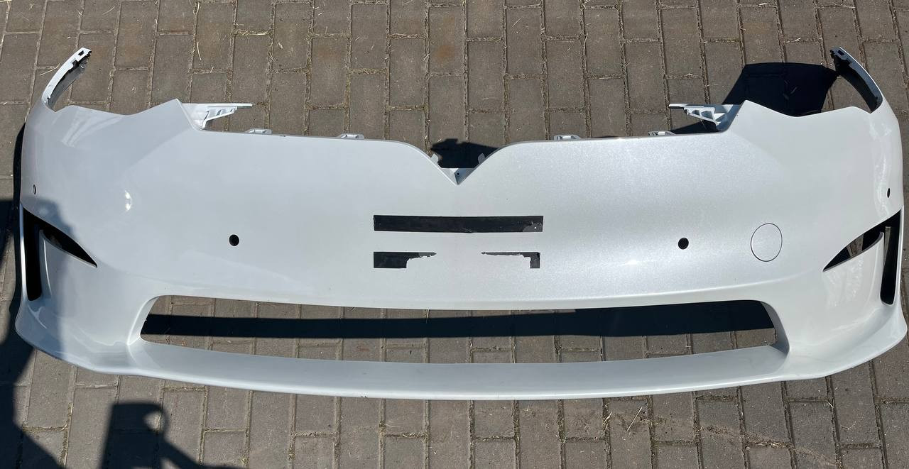 Передній бампер на Tesla MS білий (голий, з парктроніками)