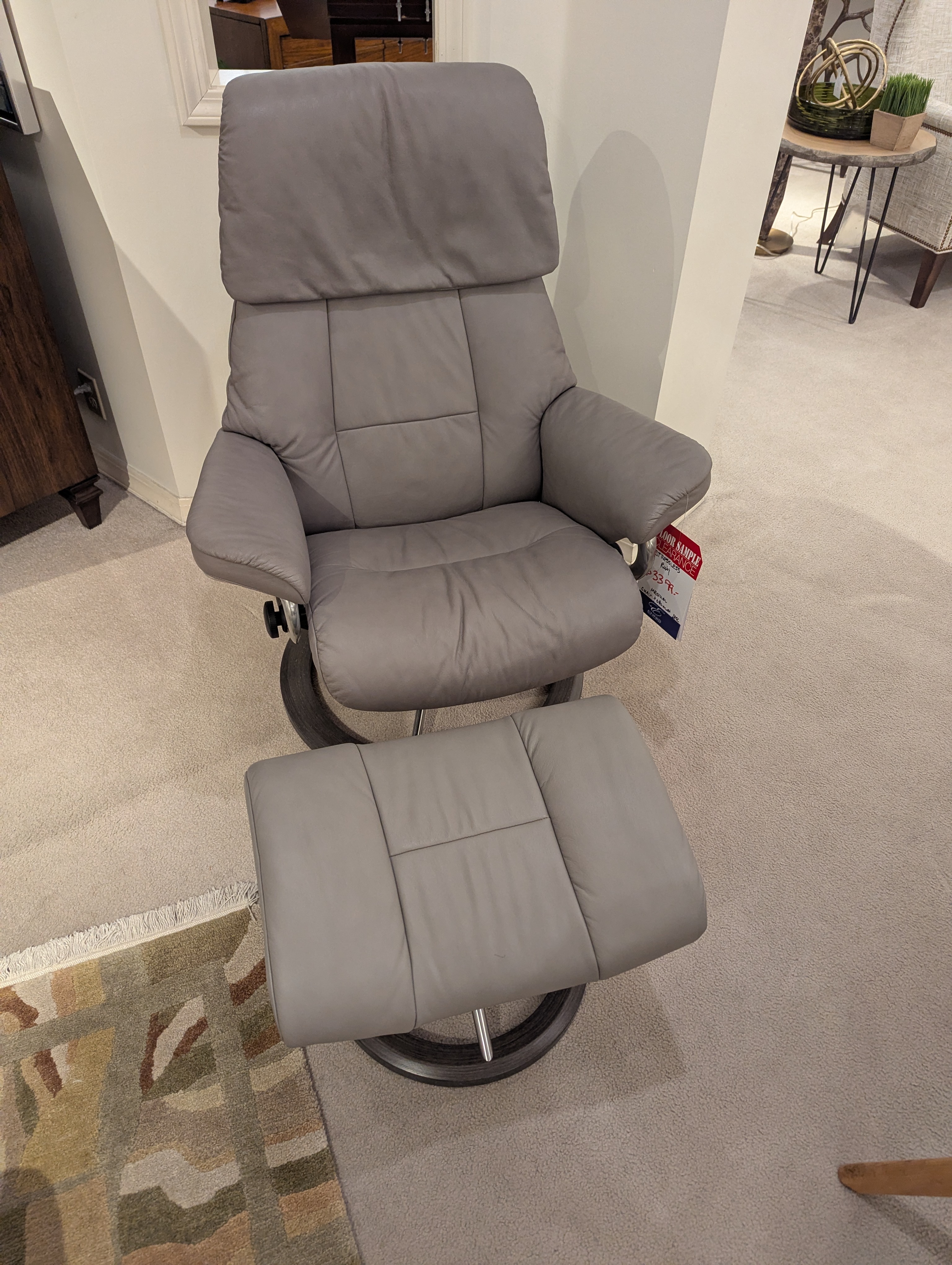 Stressless Ruby Chair and Ottoman- Medium