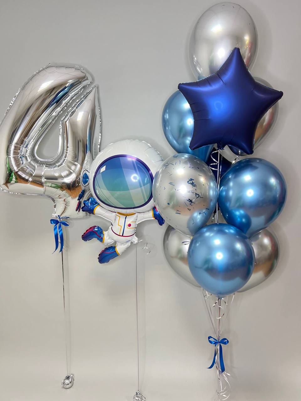 Подарунковий набір кульок «Космічна подорож» — фігура космонавта, велика цифра та фонтан Chrome