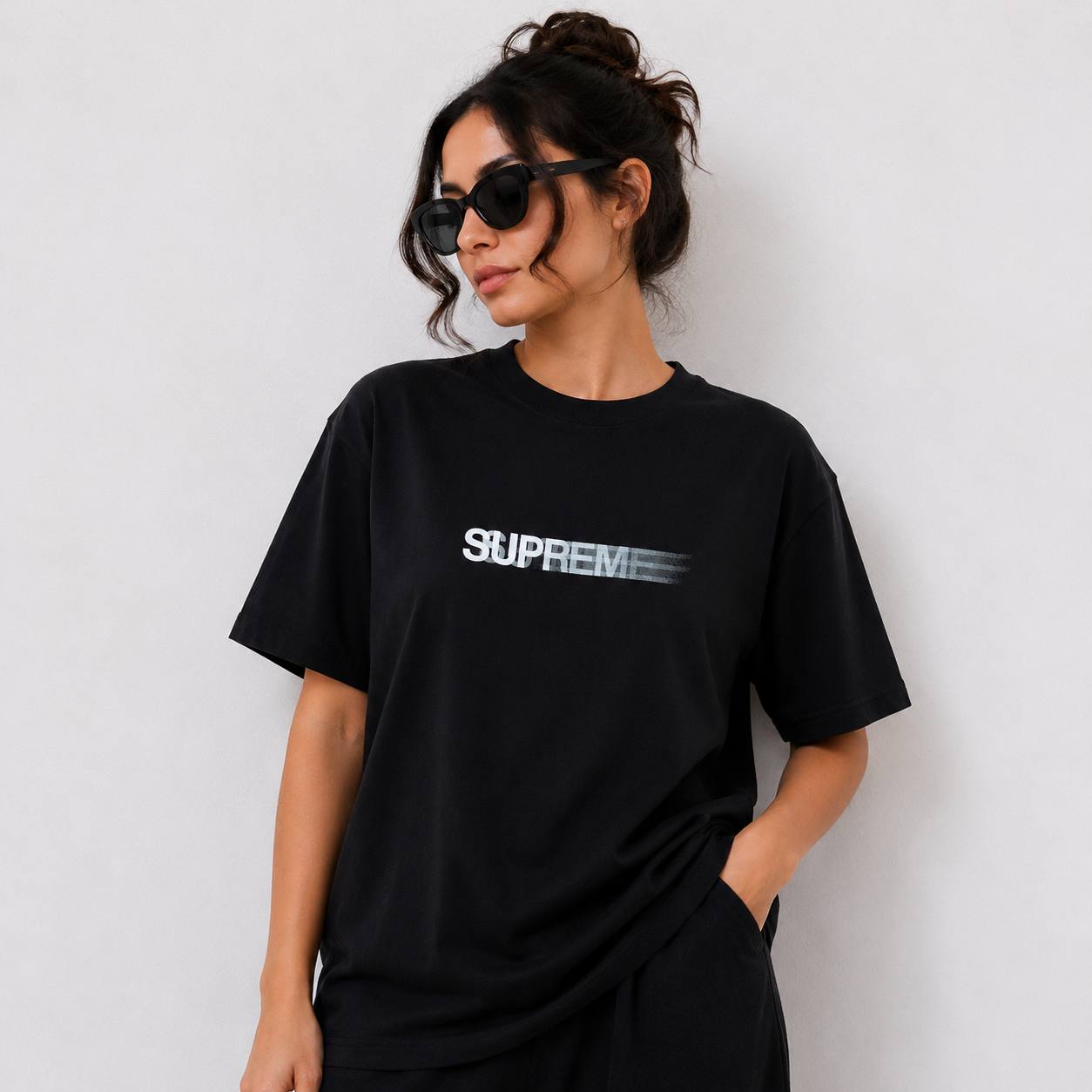 Стильна чорна футболка Supreme