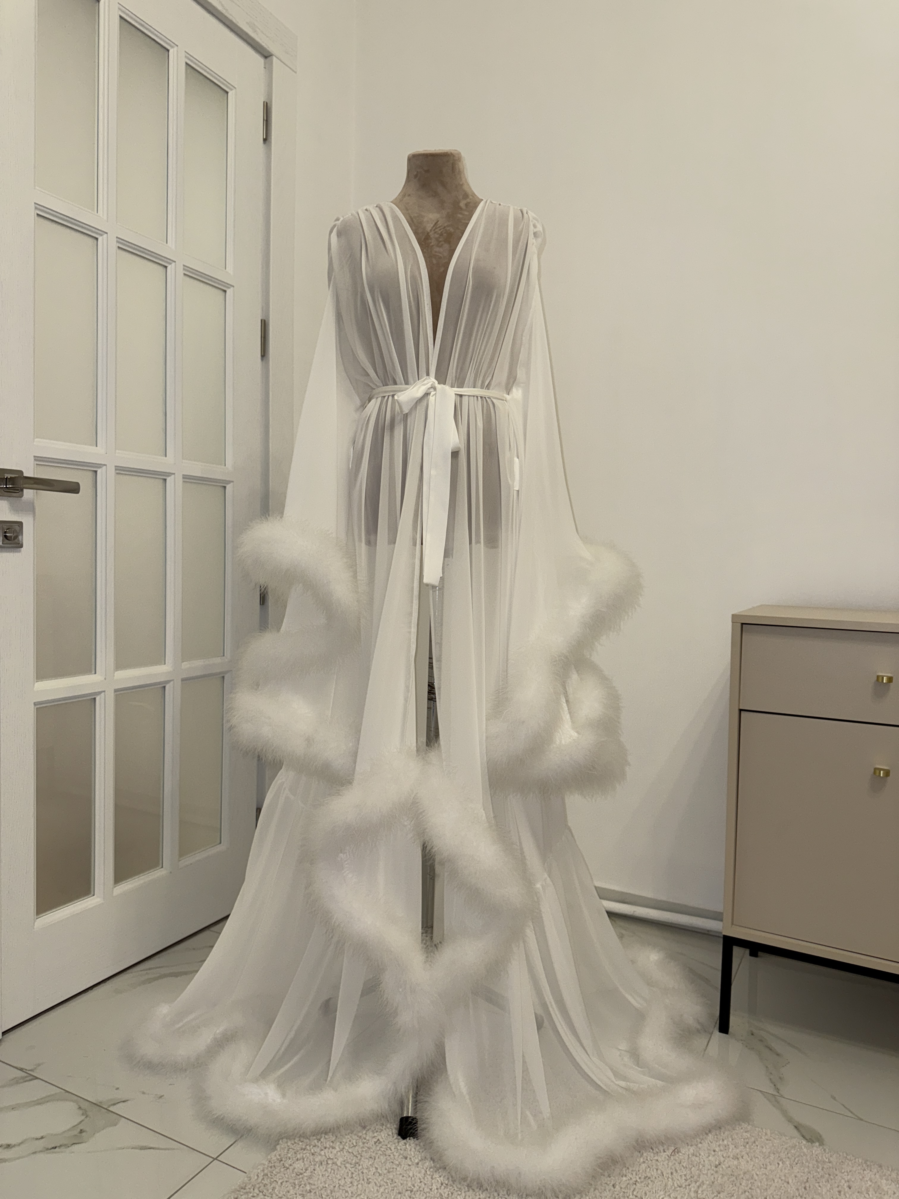 Халат шифований з пухом марабу / Chiffon robe on a fluffy marabou / Шифоновый халат на пуху марабу