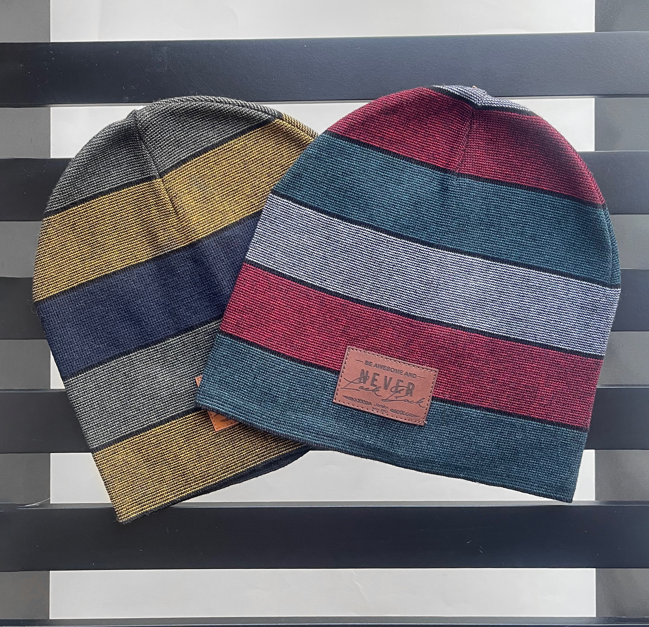 Трикотажна шапка в смужку