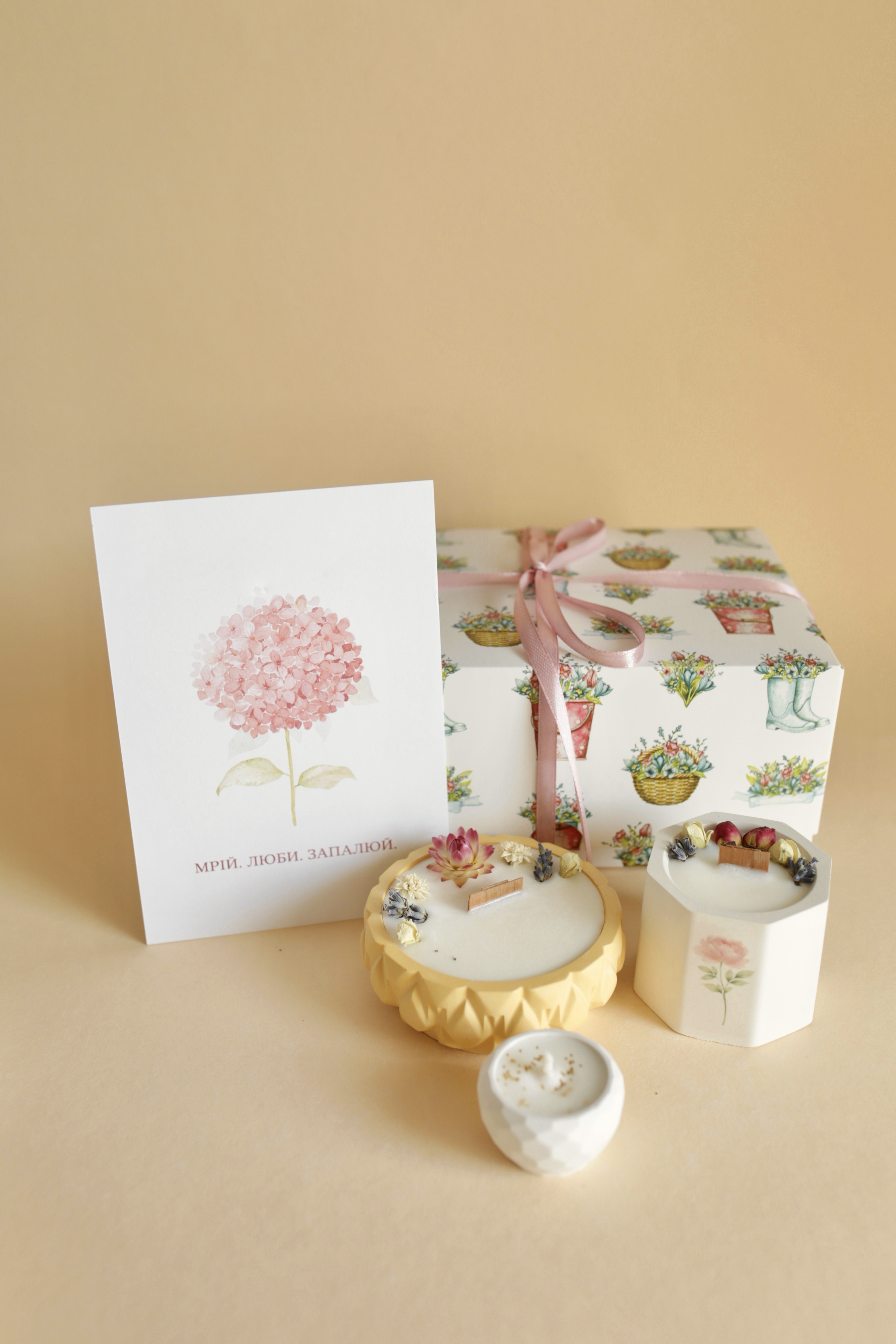 1 бокс № 11.3-(лимонне меренгове тістечко+обійми в повітрі)