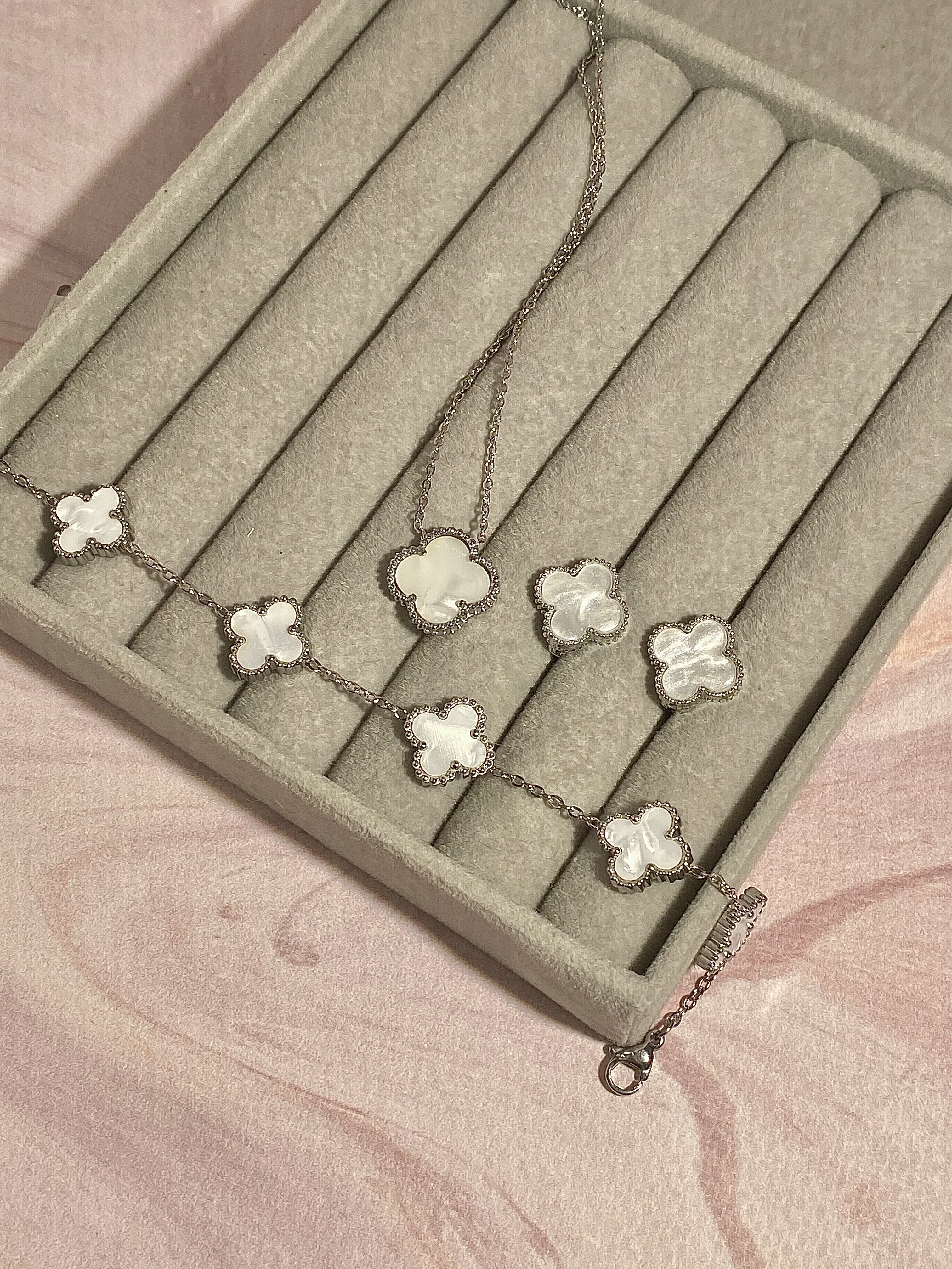 Комплект Клевер перламутр у сріблі