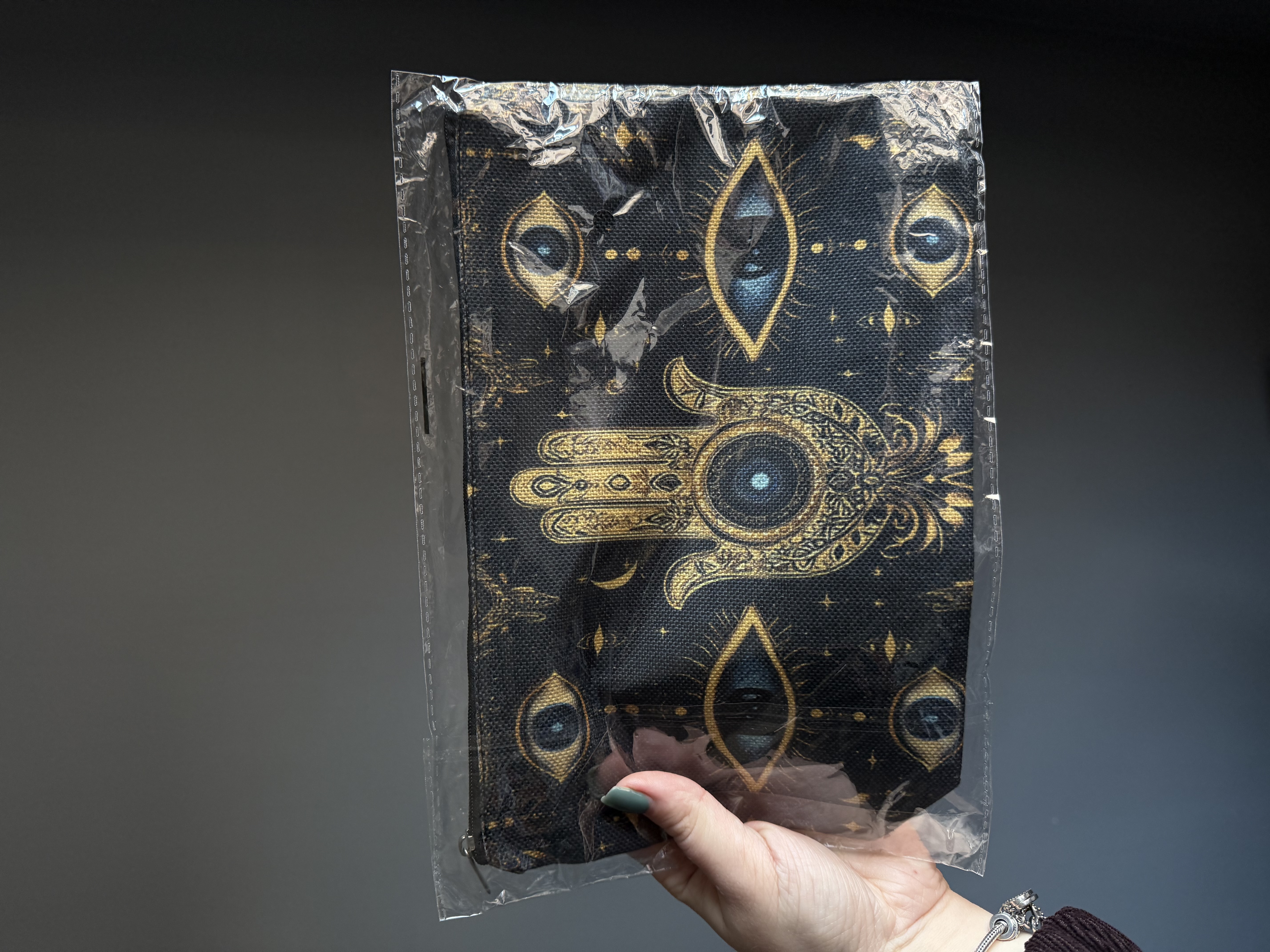 Косметички для зберігання езотеричних атрибутів