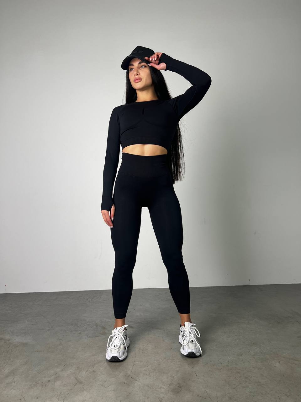 Жіночий фітнес костюм Верона в чорному кольорі