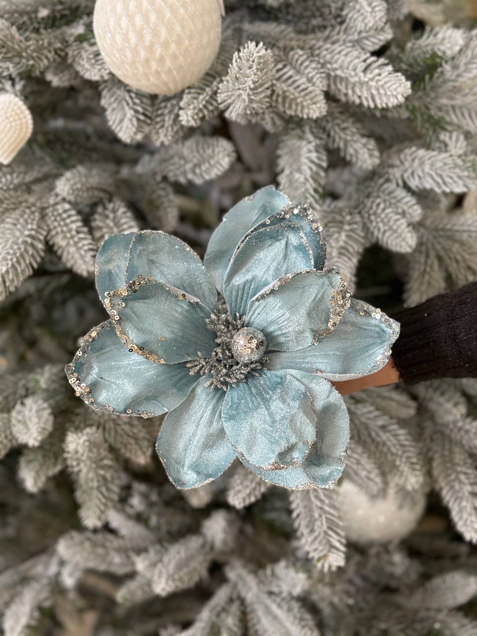 Декоративна квітка Магнолія, 22 см, на кліпсі