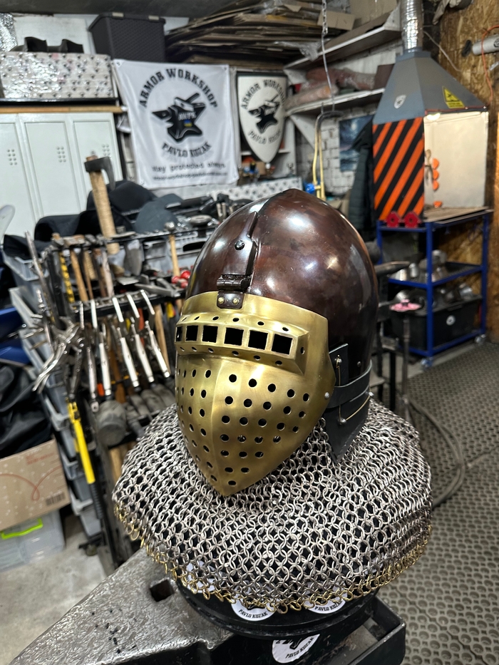 Armor helmet klapvisor “black dome brass visor”titanium aventail