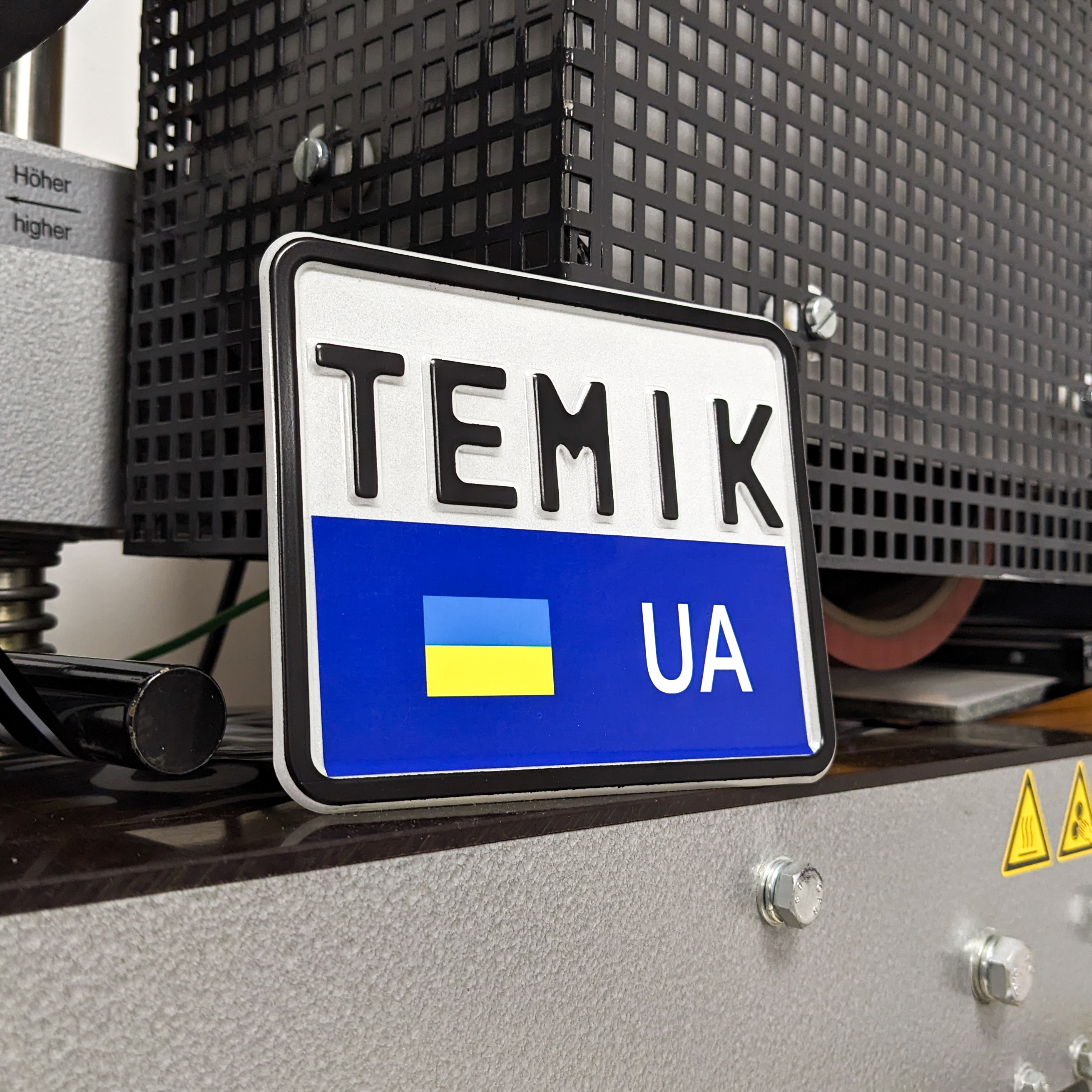 Сувенірний номерний знак на мопед 14х10 см з видавленим ім'ям