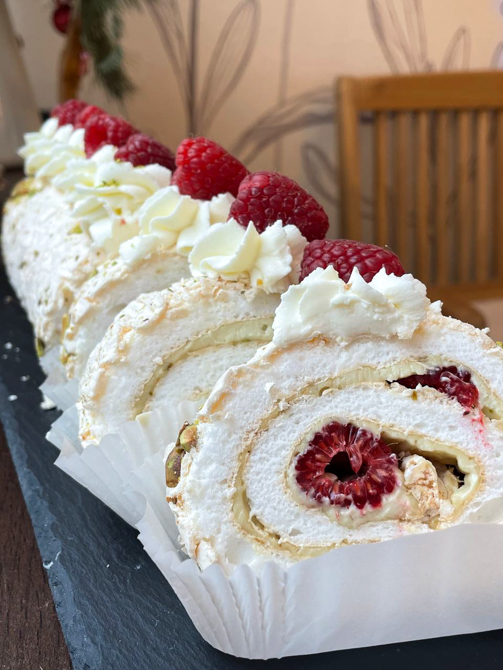 Meringue roulade