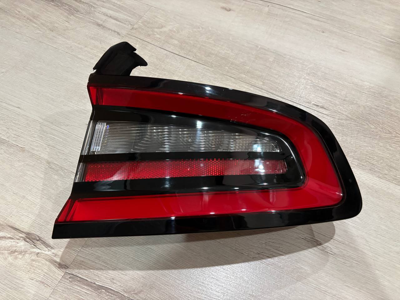 Dodge Charger б.у оригінал Права в крило 2014 - 2024 роки