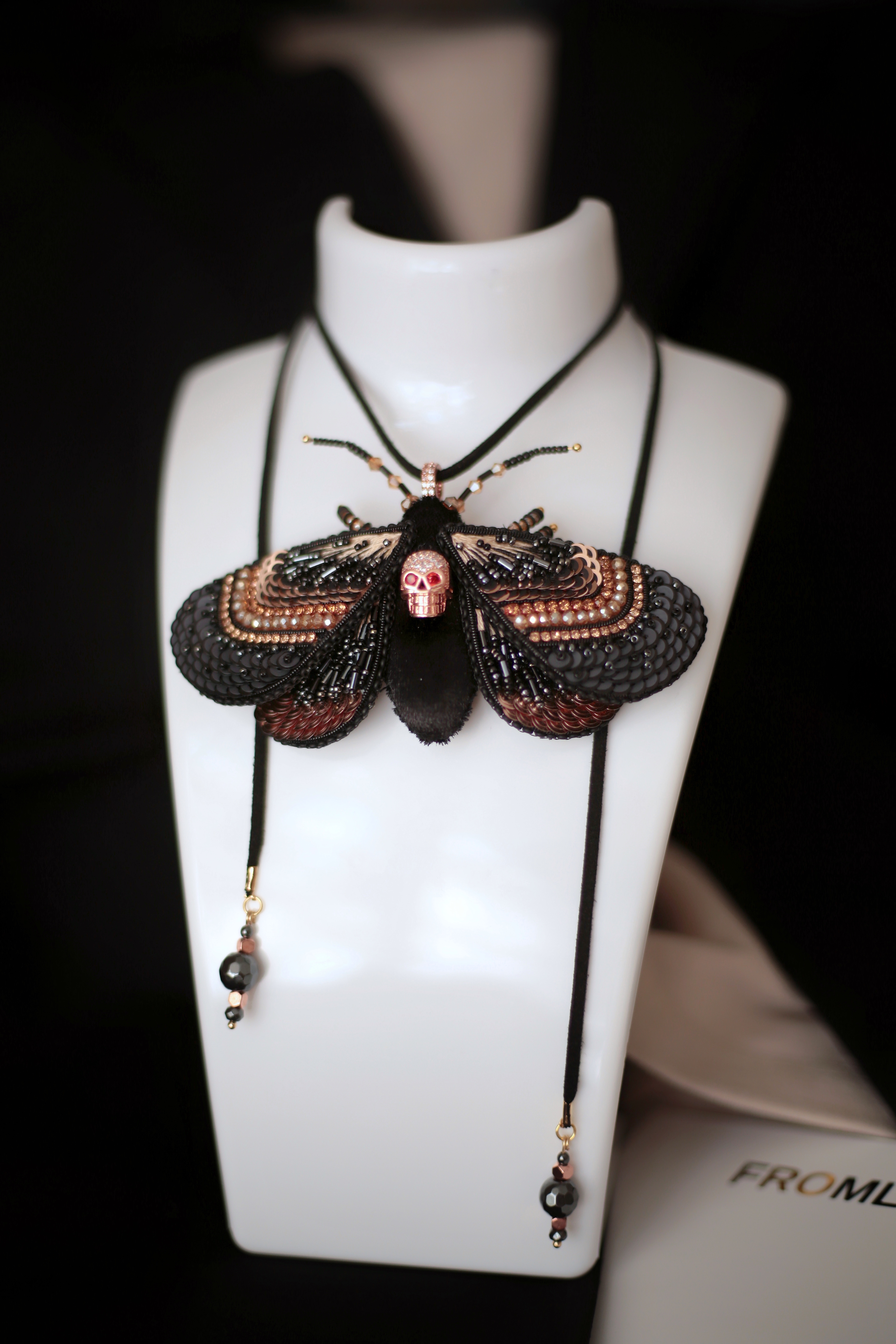 Кулон на шию "Бражник\death moth"