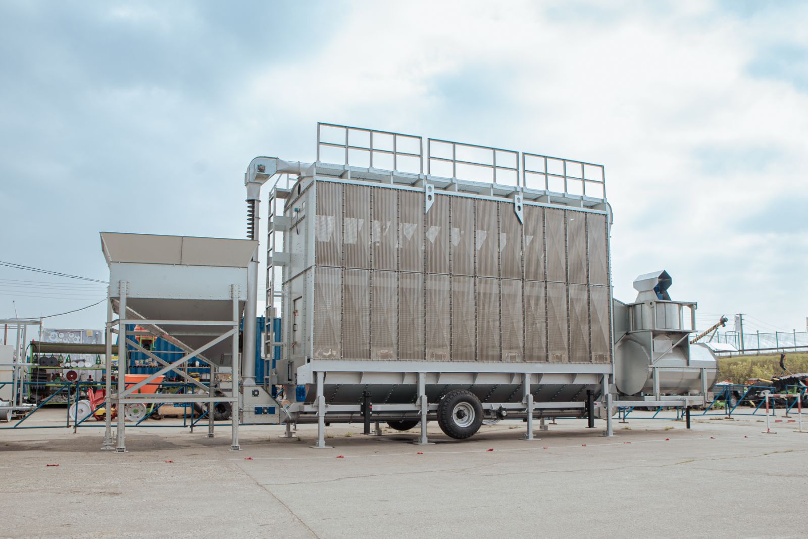 Мобільна зерносушарка СЗК-26