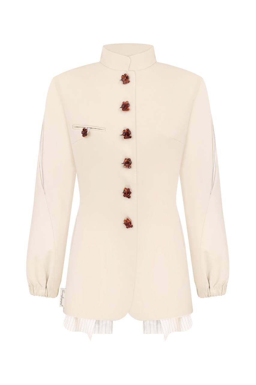 Jacket with slits on the sleeves