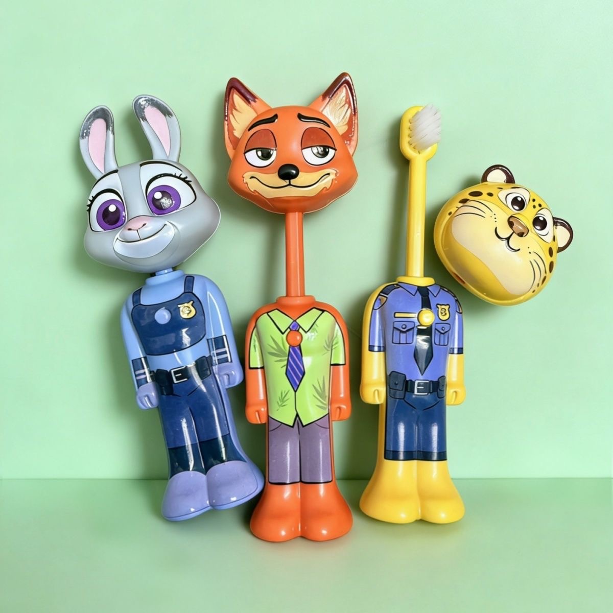 Дитяча зубна щітка Zootropolis з м’якою щетиною та кришкою