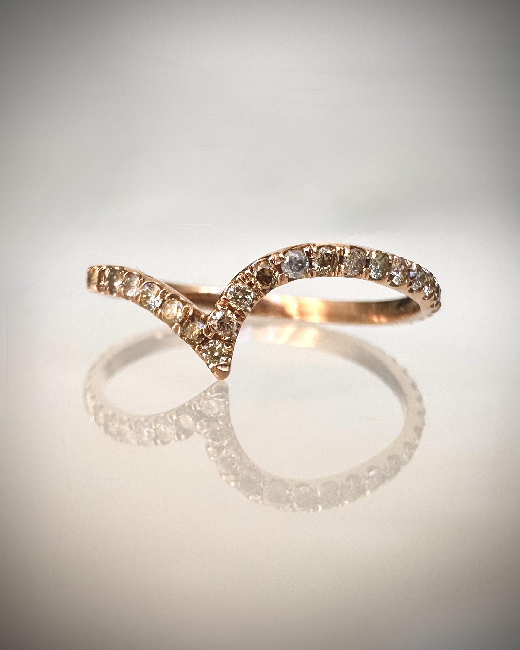 14K ruusukultainen V-mallinen timanttisormus 0,33 ct