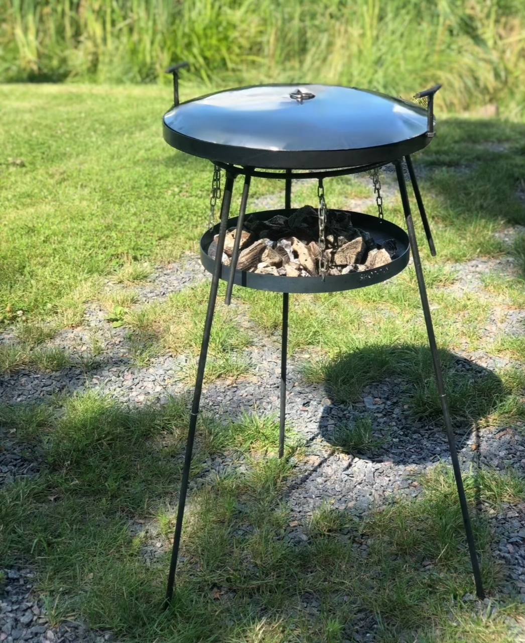 Сковорода Садж 50 см з підставкою для вогню на високих розбірних ніжках з кришкою з нержавійки