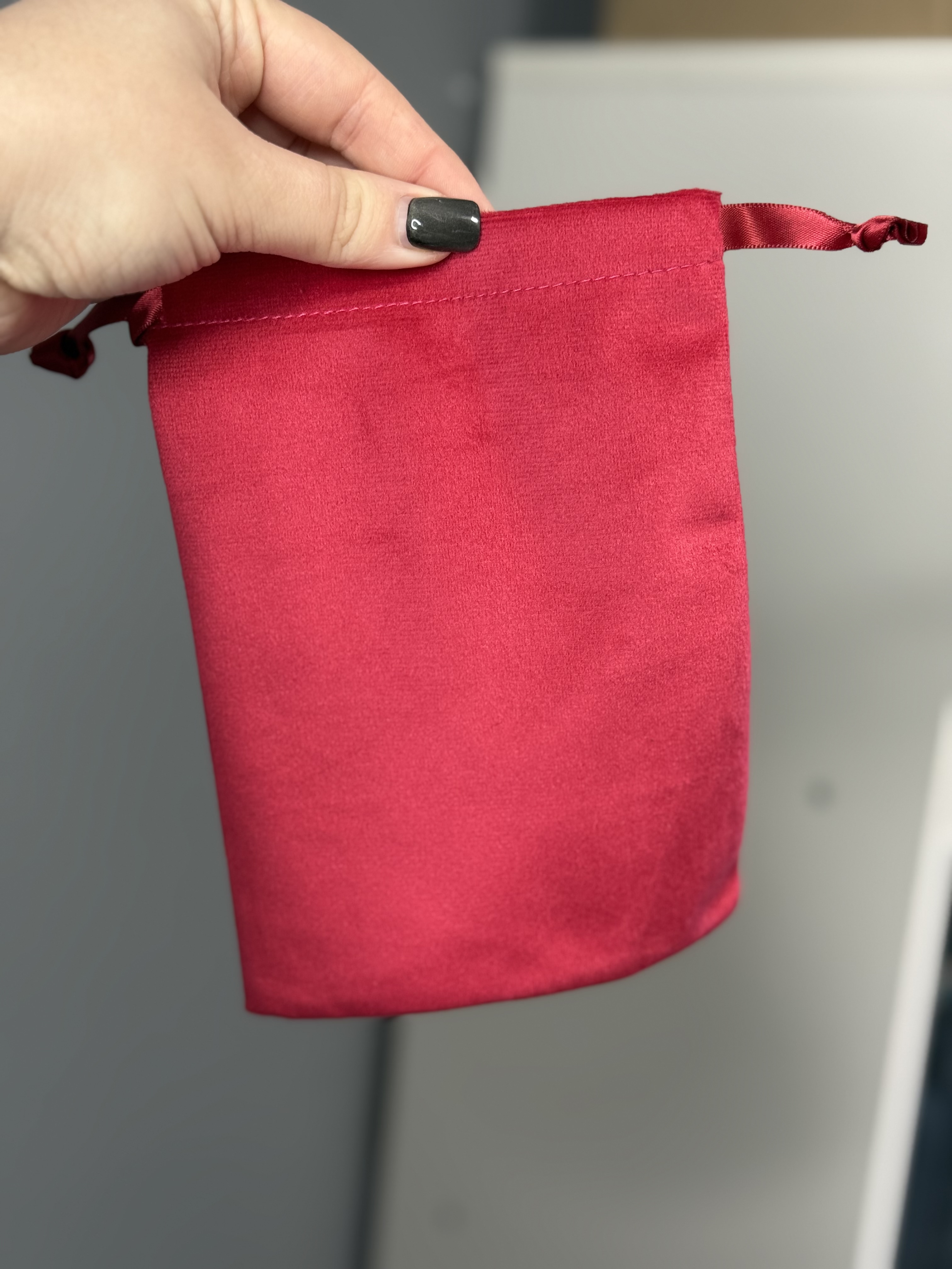 Оксамитовий мʼякий мішечкок для зберігання карт, рун, камінців Червоний