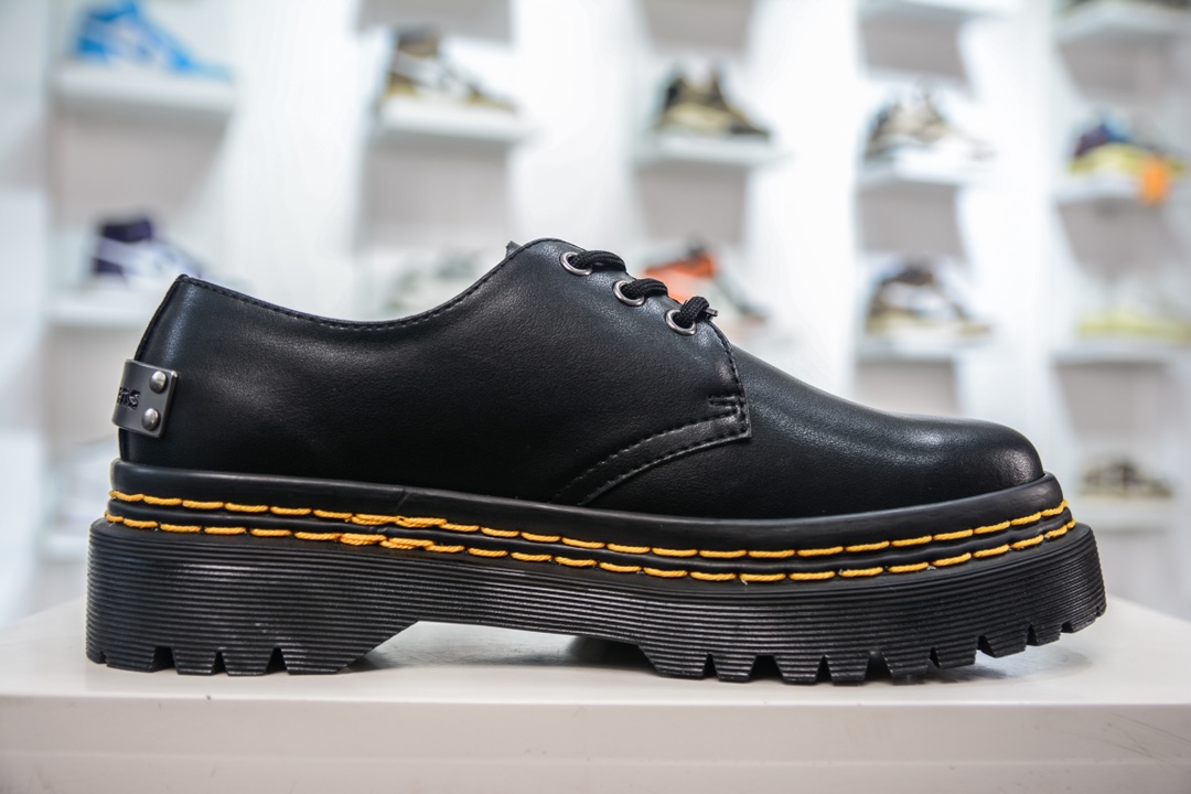 dr. martens g;any 1461